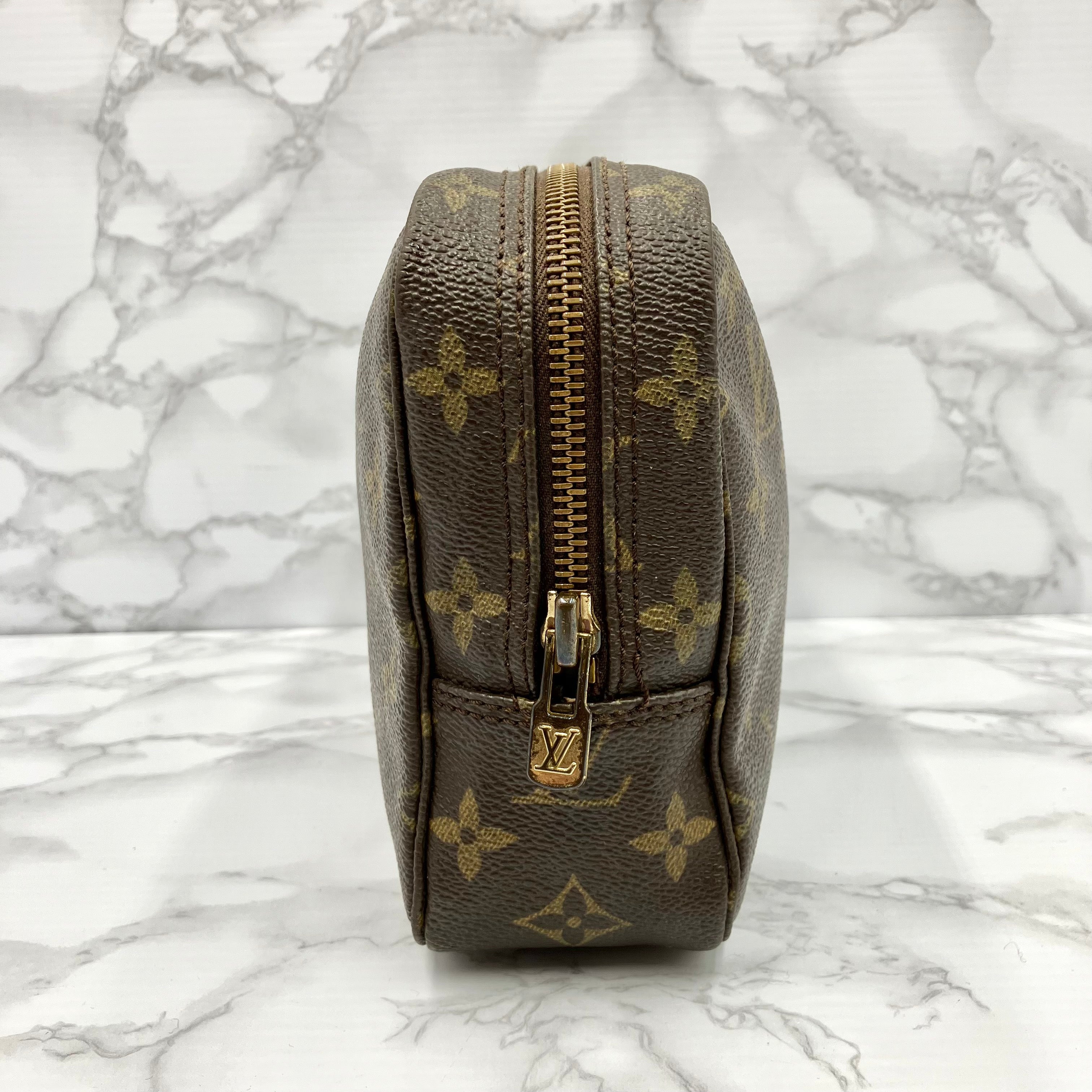 LOUIS VUITTON Trousse Toilette