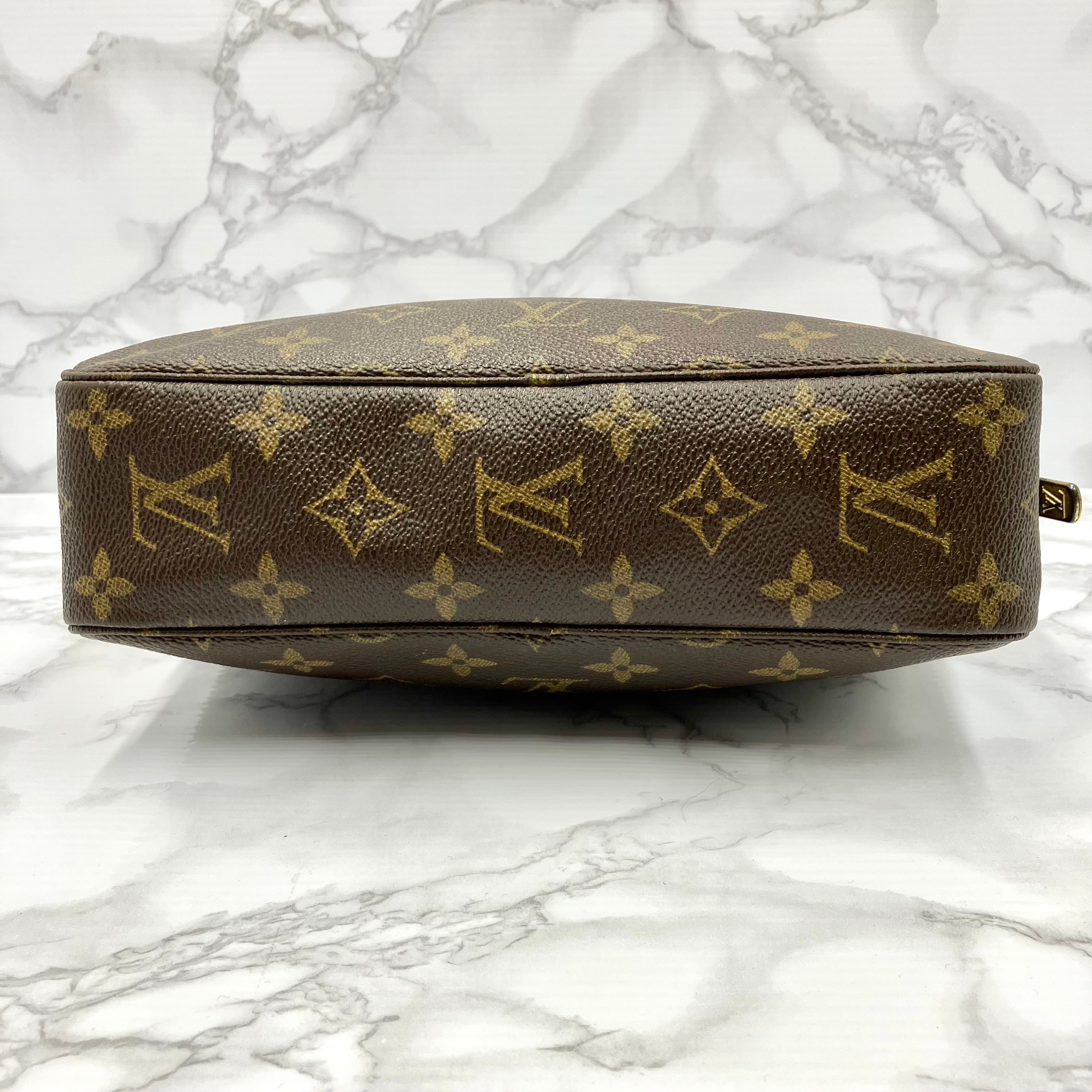 LOUIS VUITTON Trousse Toilette
