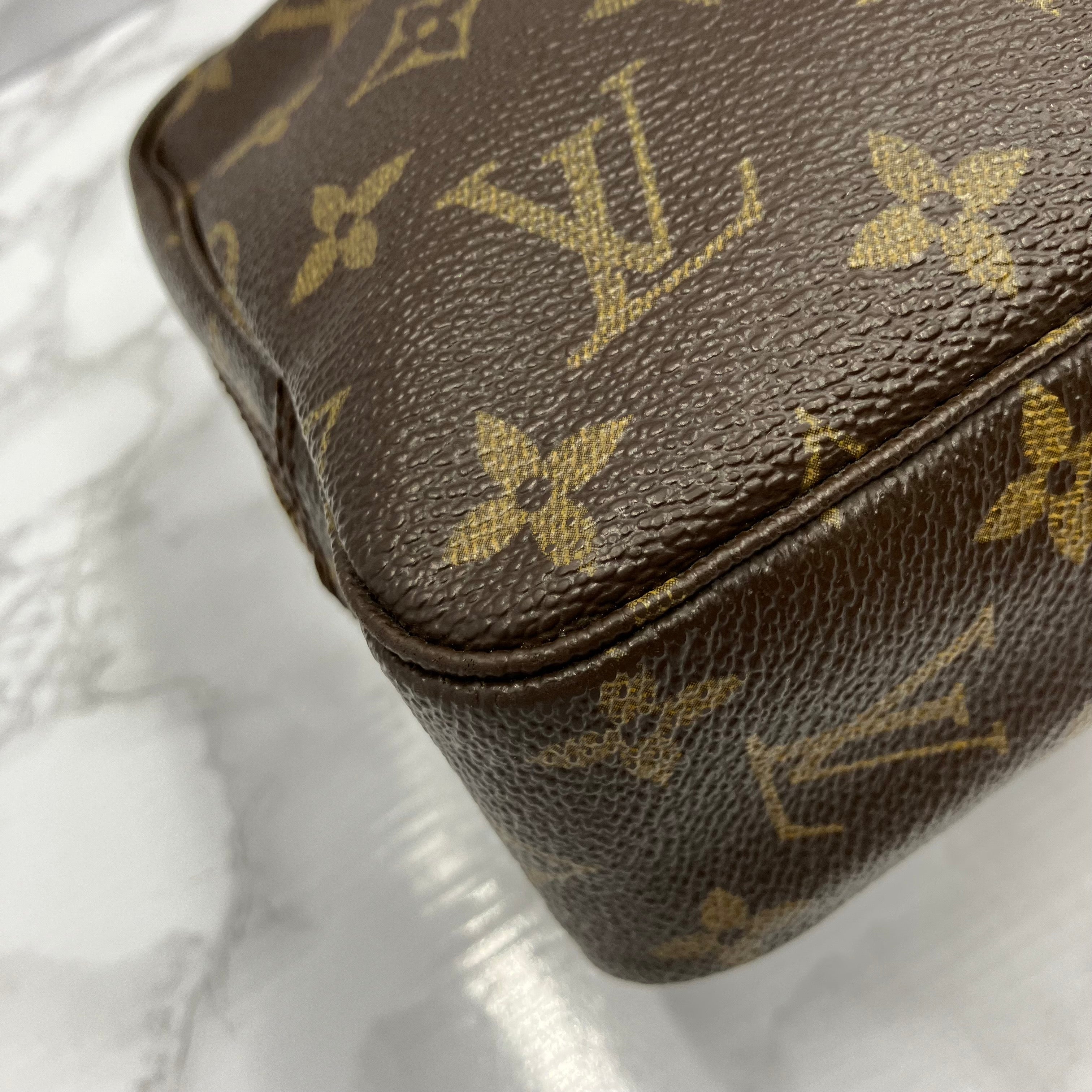 LOUIS VUITTON Trousse Toilette