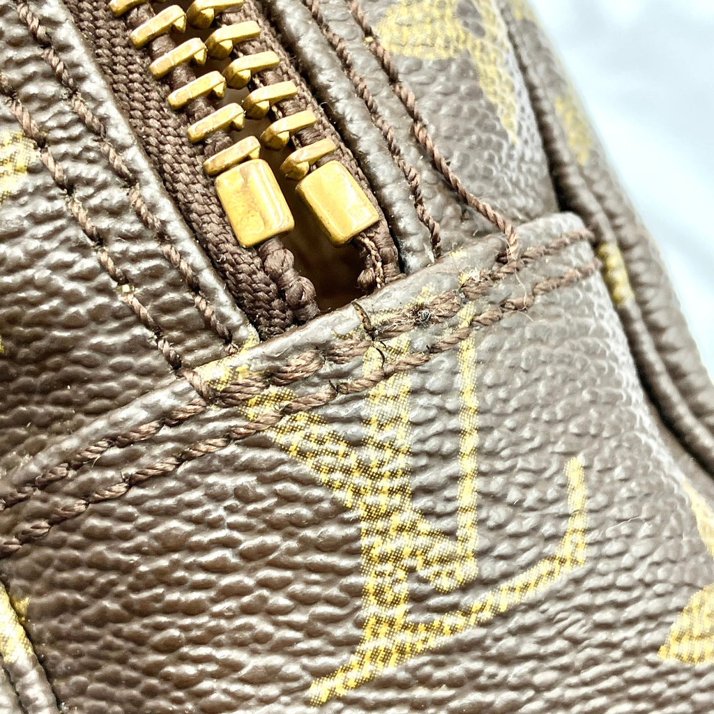 LOUIS VUITTON Trousse Toilette