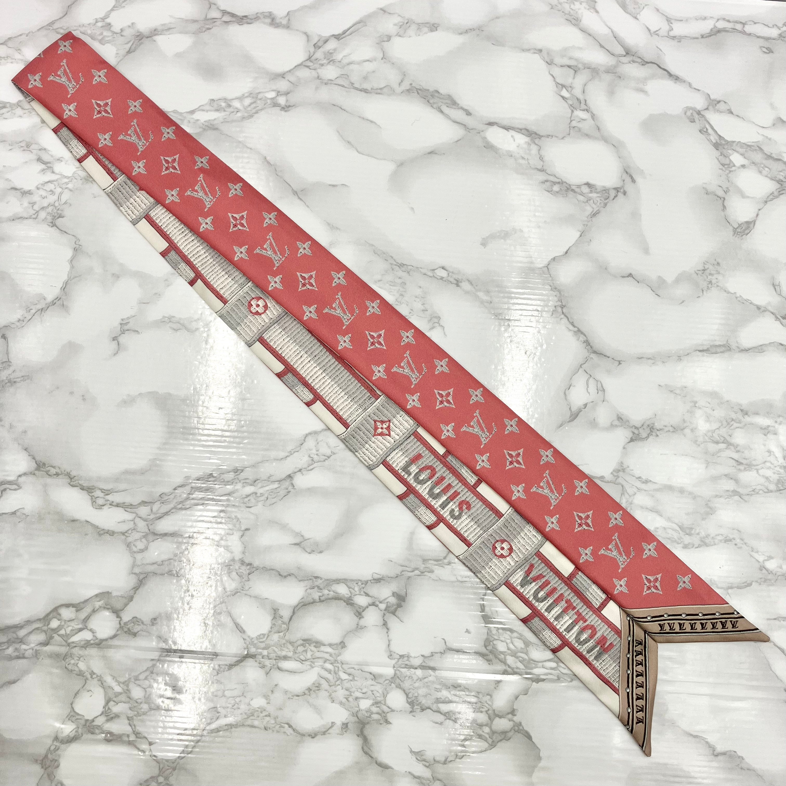 LOUIS VUITTON Twilly