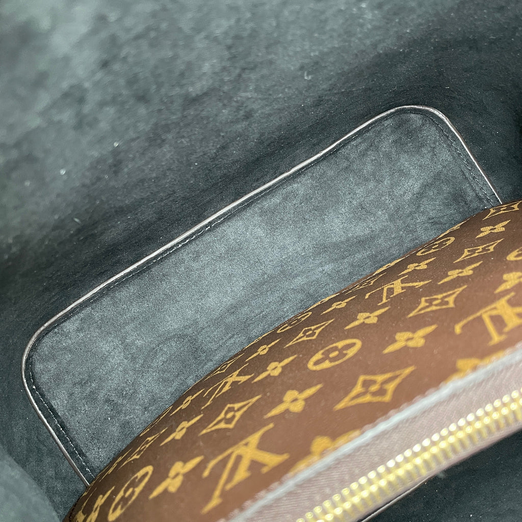 LOUIS VUITTON NéoNoé MM Monogram w/Blk Trim