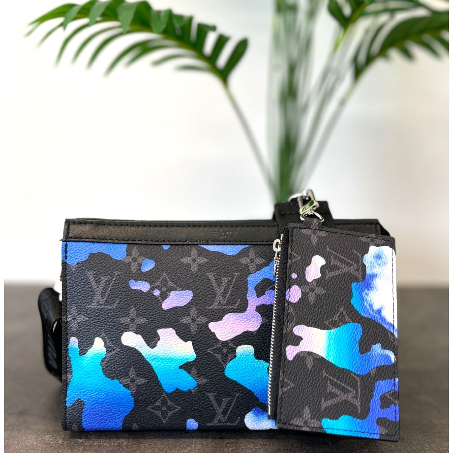 Men's Gaston Wearable Wallet Sunrise Monogram Eclipse Messenger Bag Black