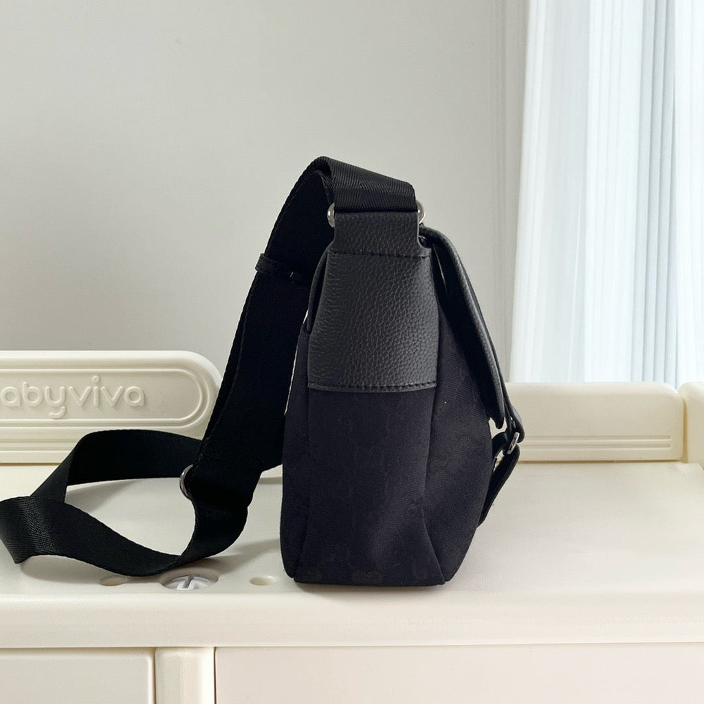 GC685 GG Crossbody Bag / 9.4x11.8x3.5inch