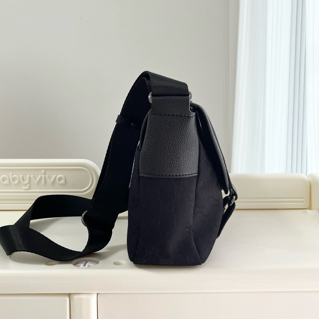 GC685 GG Crossbody Bag / 9.4x11.8x3.5inch
