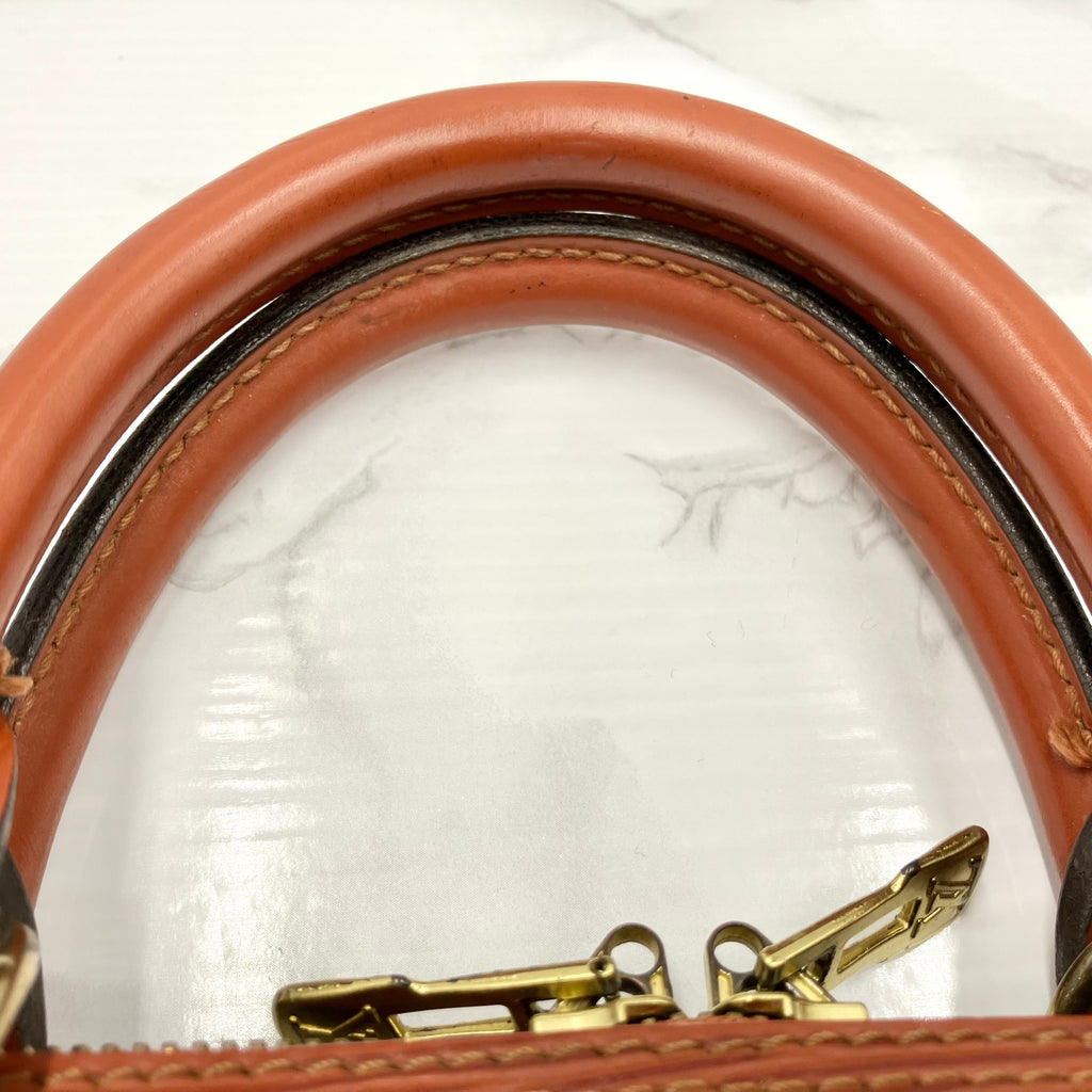 LOUIS VUITTON Epi Alma PM