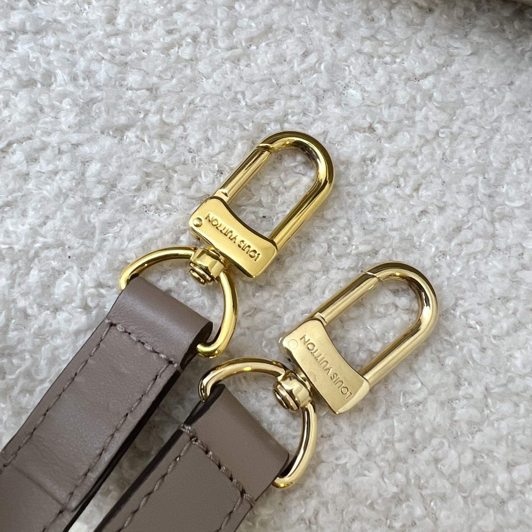 LV Speedy 25 Bandouliere in Tourterelle Giant Monogram Empreinte Leather GHW