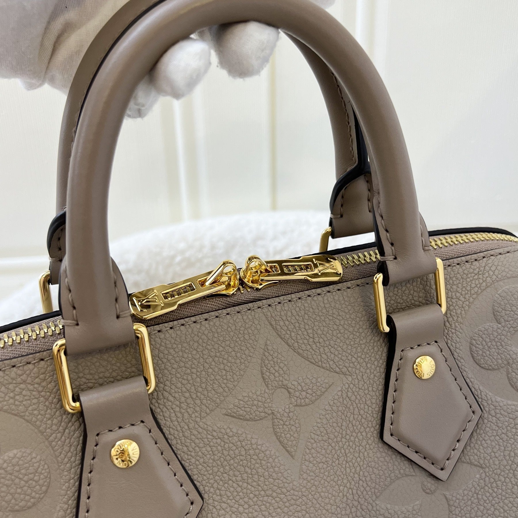 LV Speedy 25 Bandouliere in Tourterelle Giant Monogram Empreinte Leather GHW