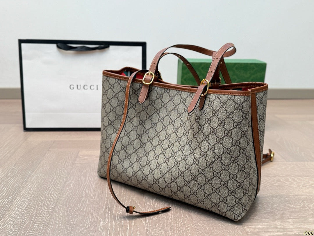 GC711 GG Emblem Large Tote Bag / 14.1x10.2x5.9inch