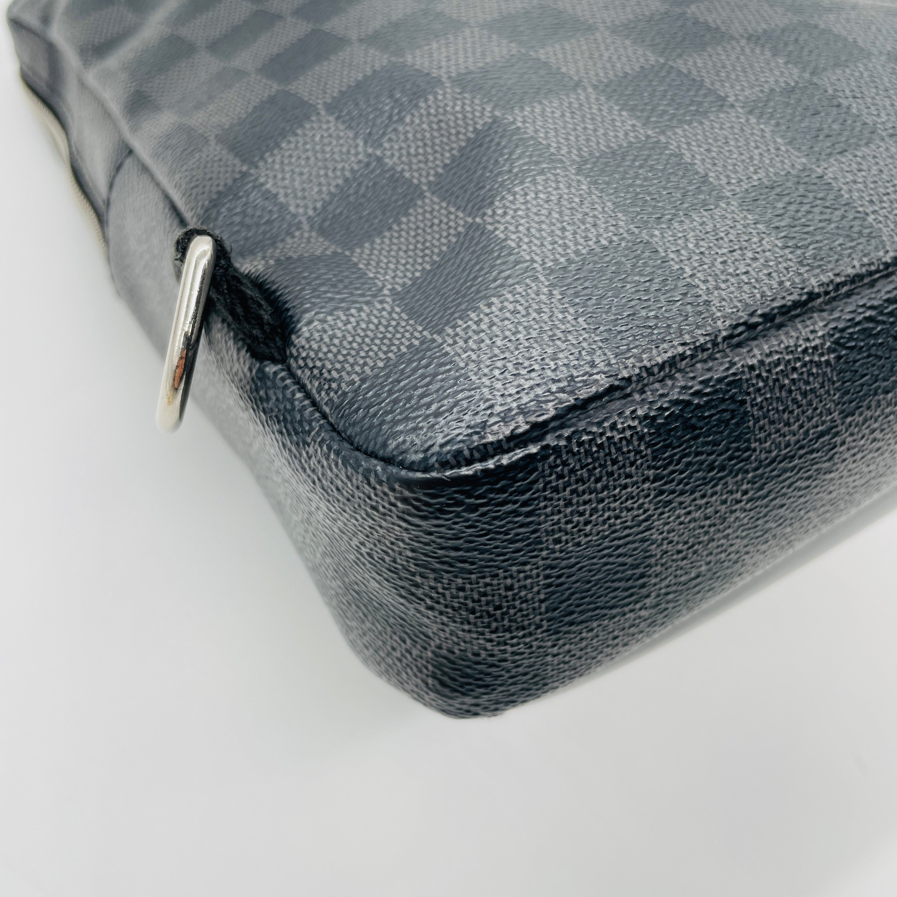 LOUIS VUITTON Graphite Avenue Sling