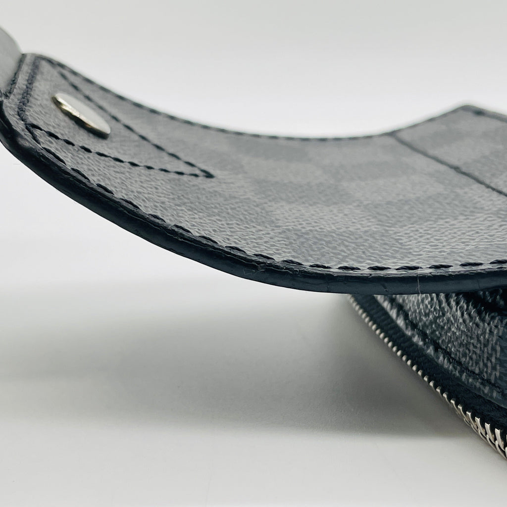 LOUIS VUITTON Graphite Avenue Sling