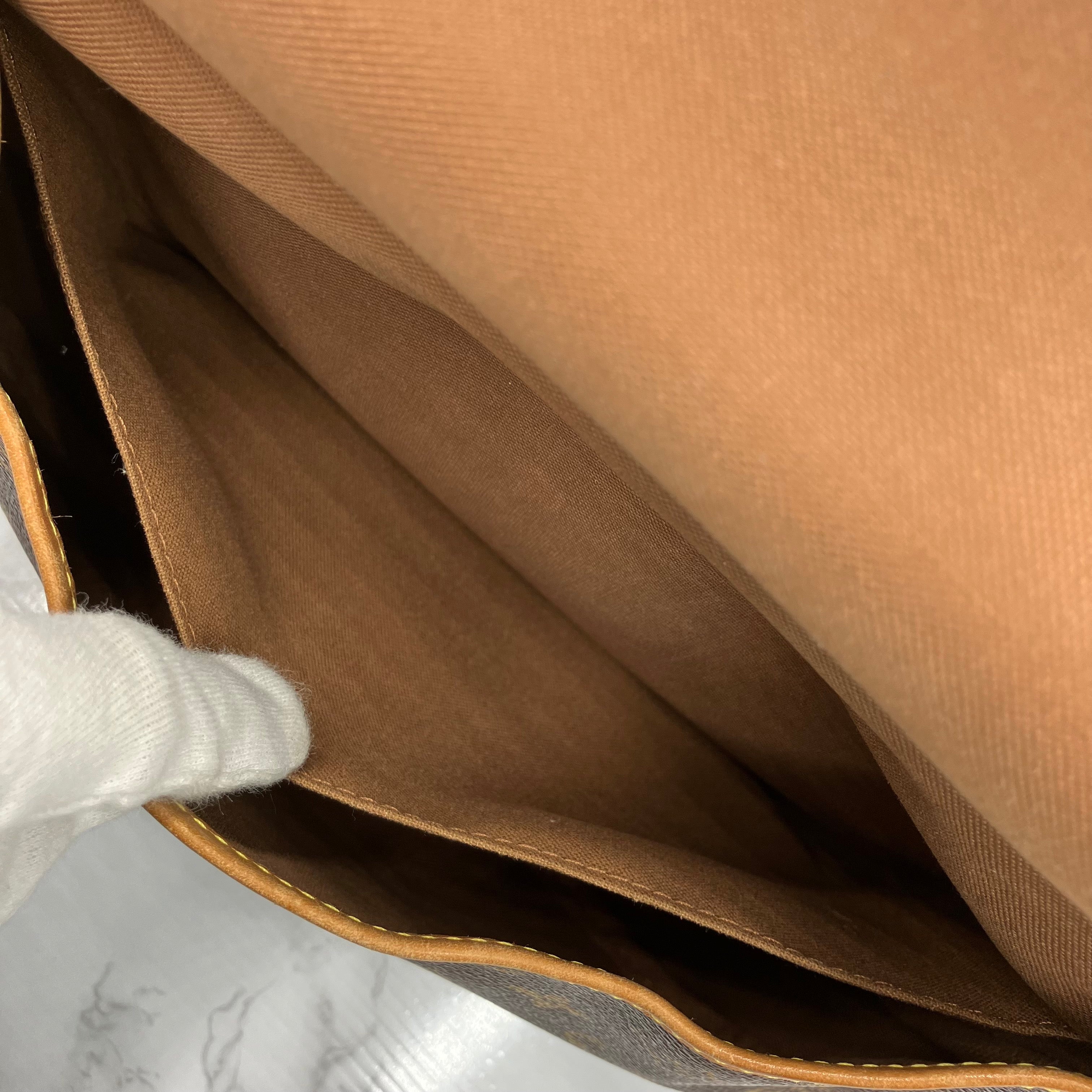 LOUIS VUITTON Monogram Saumur shoulder bag