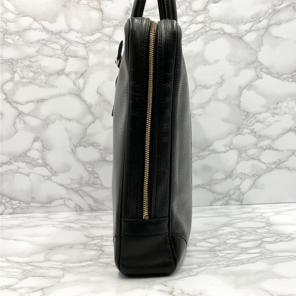 LOUIS VUITTON Epi Porte de Gumain