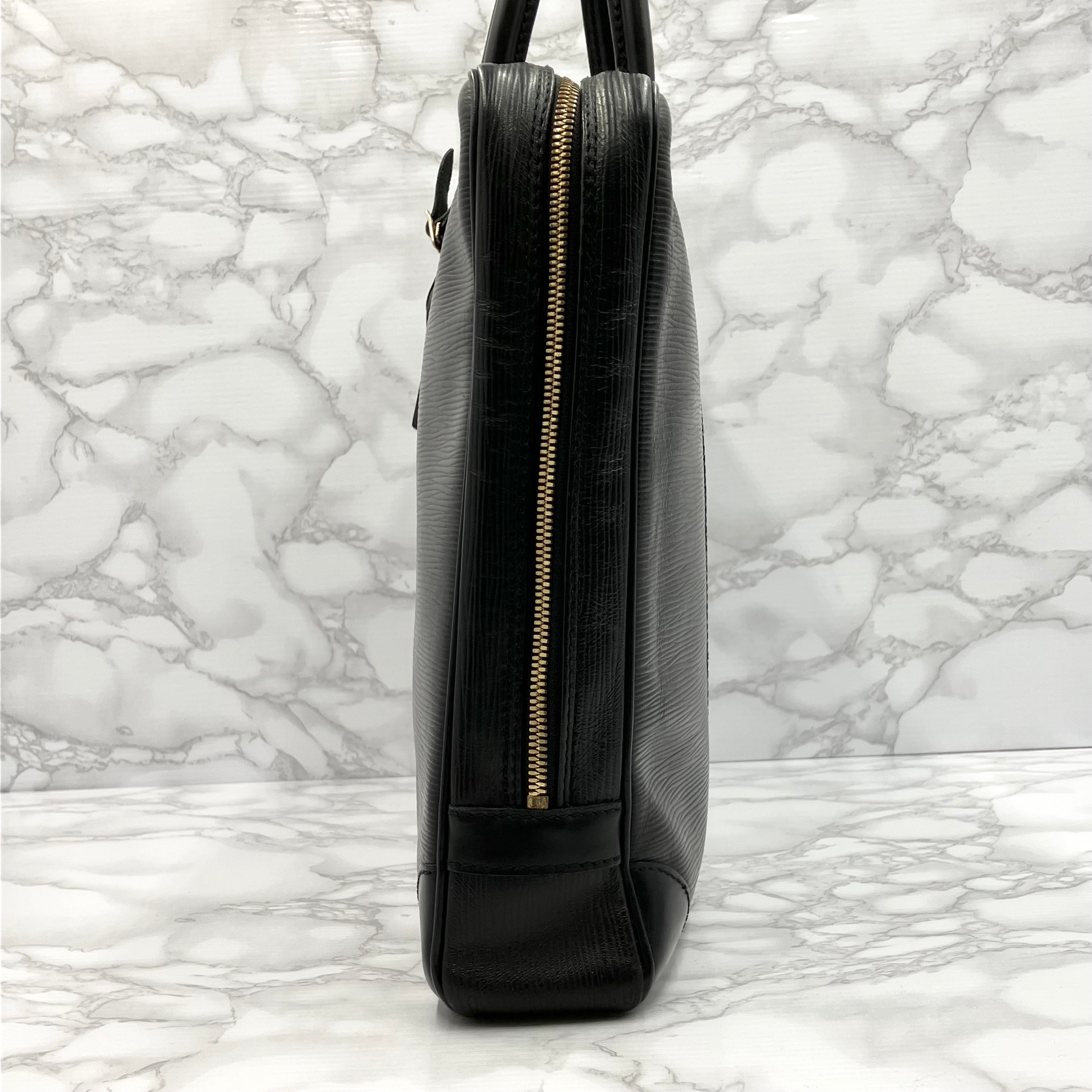 LOUIS VUITTON Epi Porte de Gumain