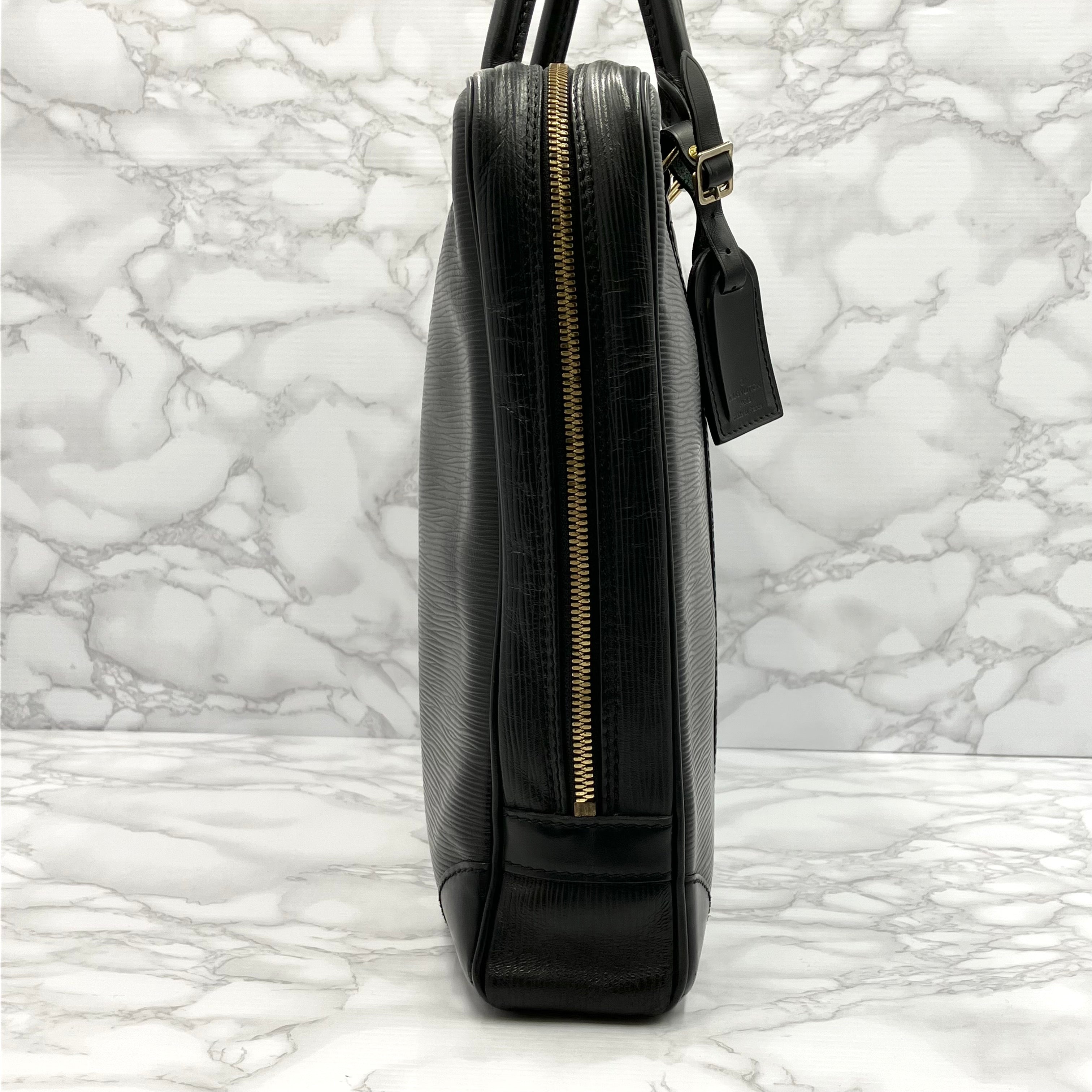 LOUIS VUITTON Epi Porte de Gumain