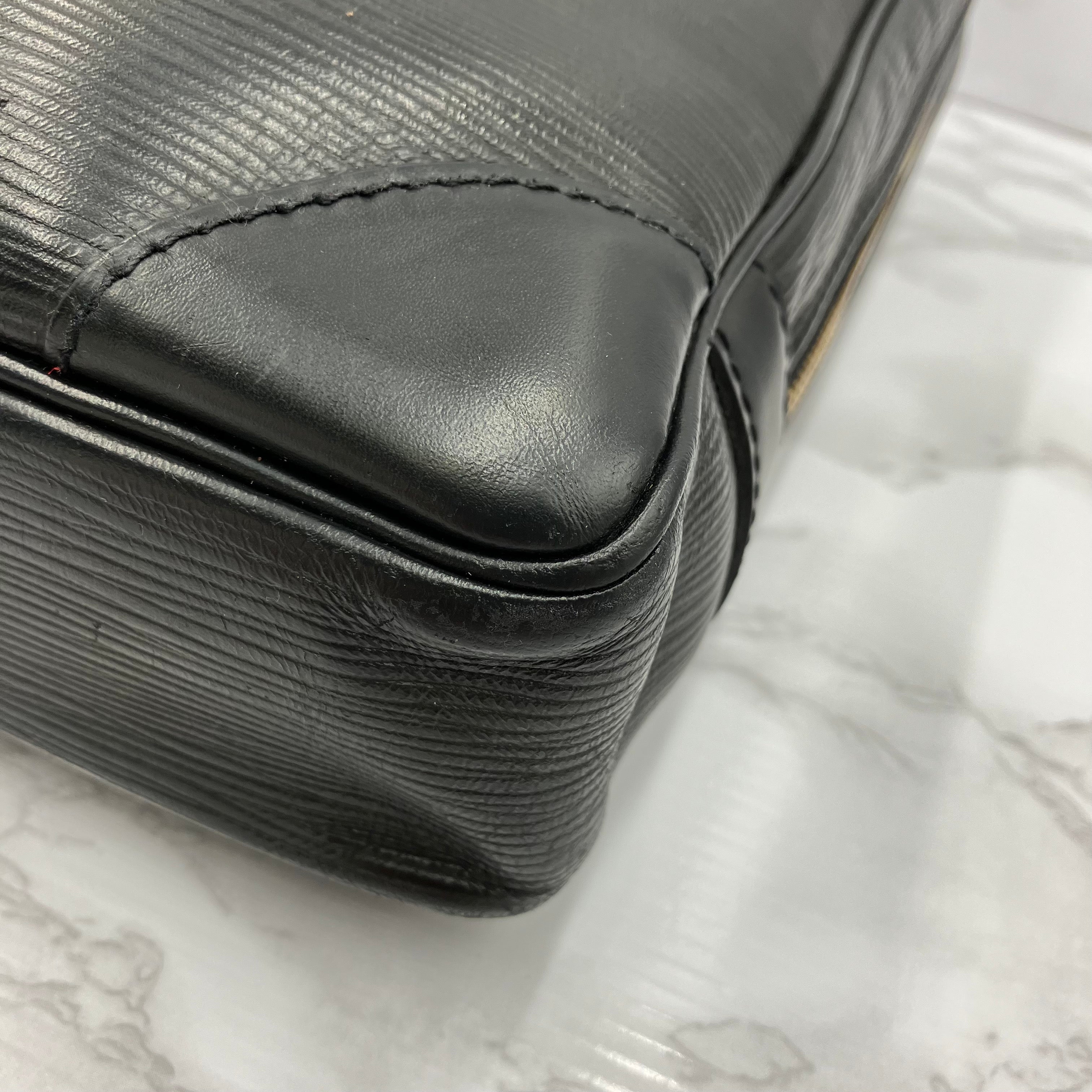 LOUIS VUITTON Epi Porte de Gumain