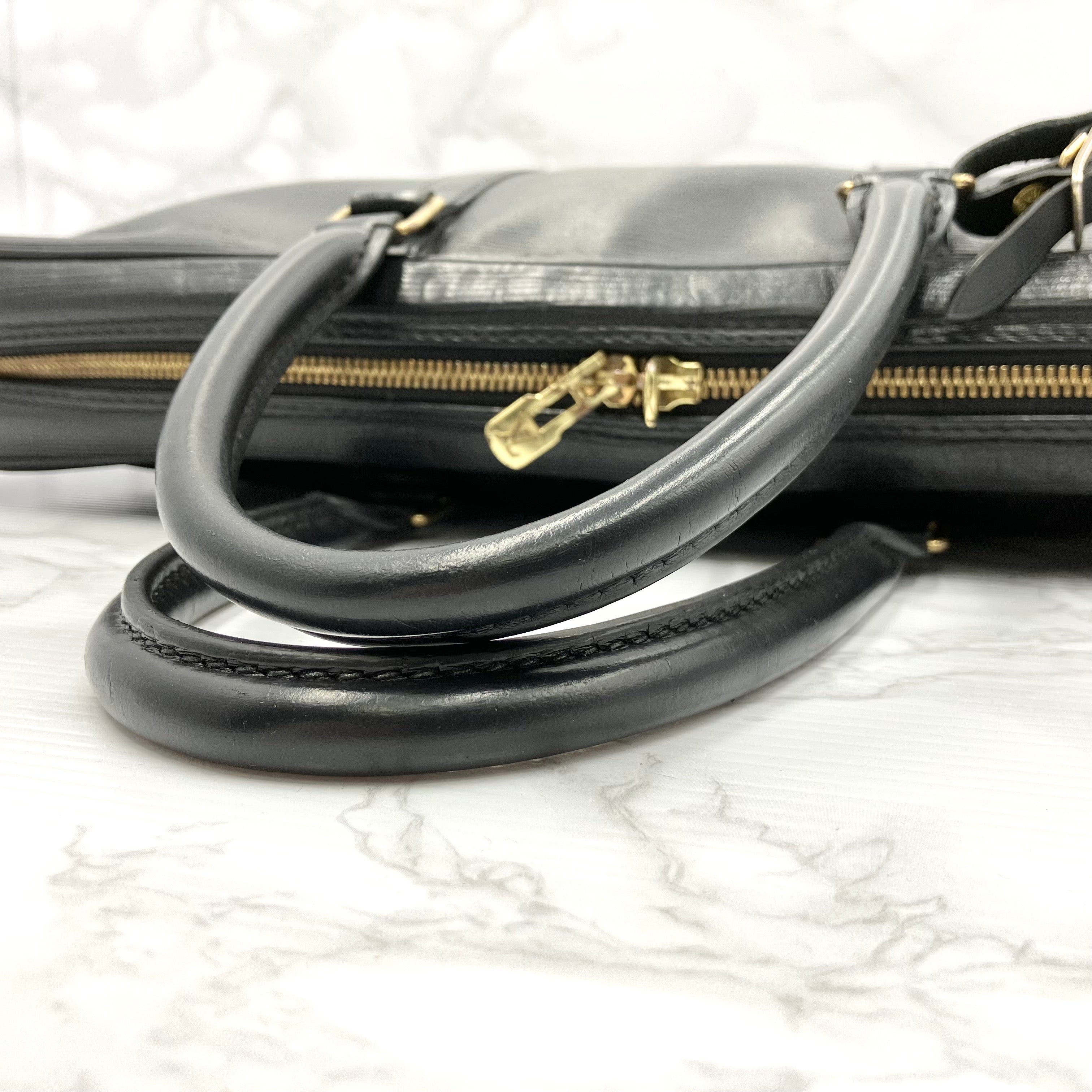 LOUIS VUITTON Epi Porte de Gumain