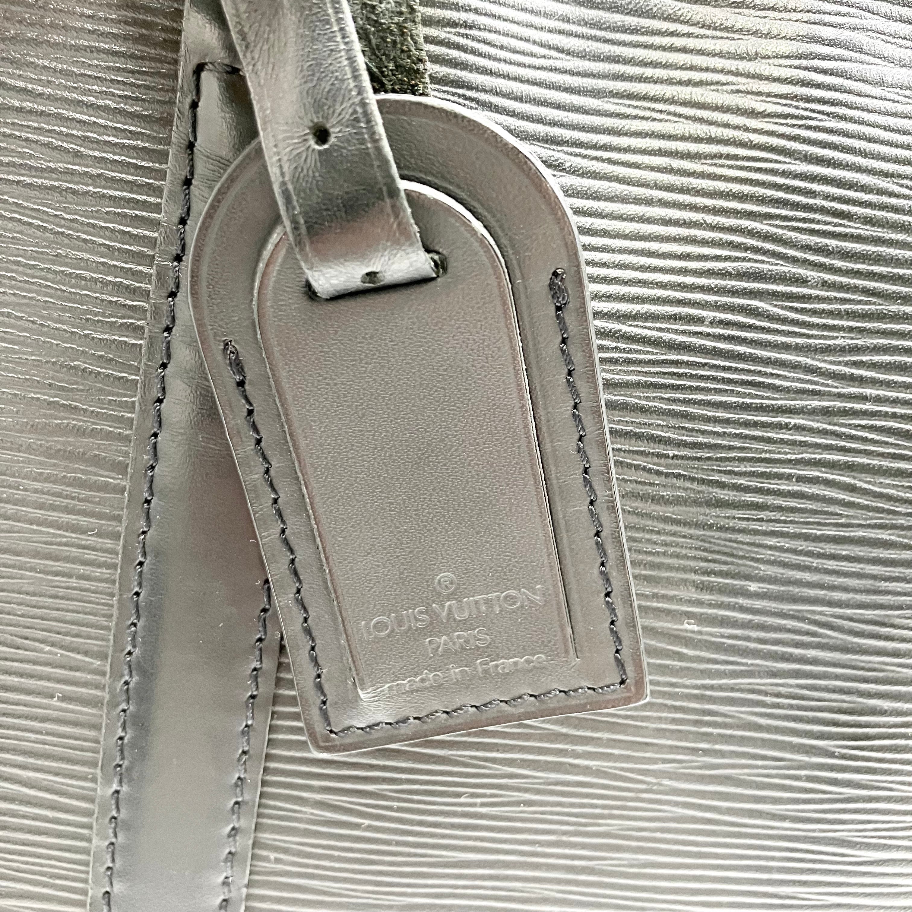 LOUIS VUITTON Epi Porte de Gumain