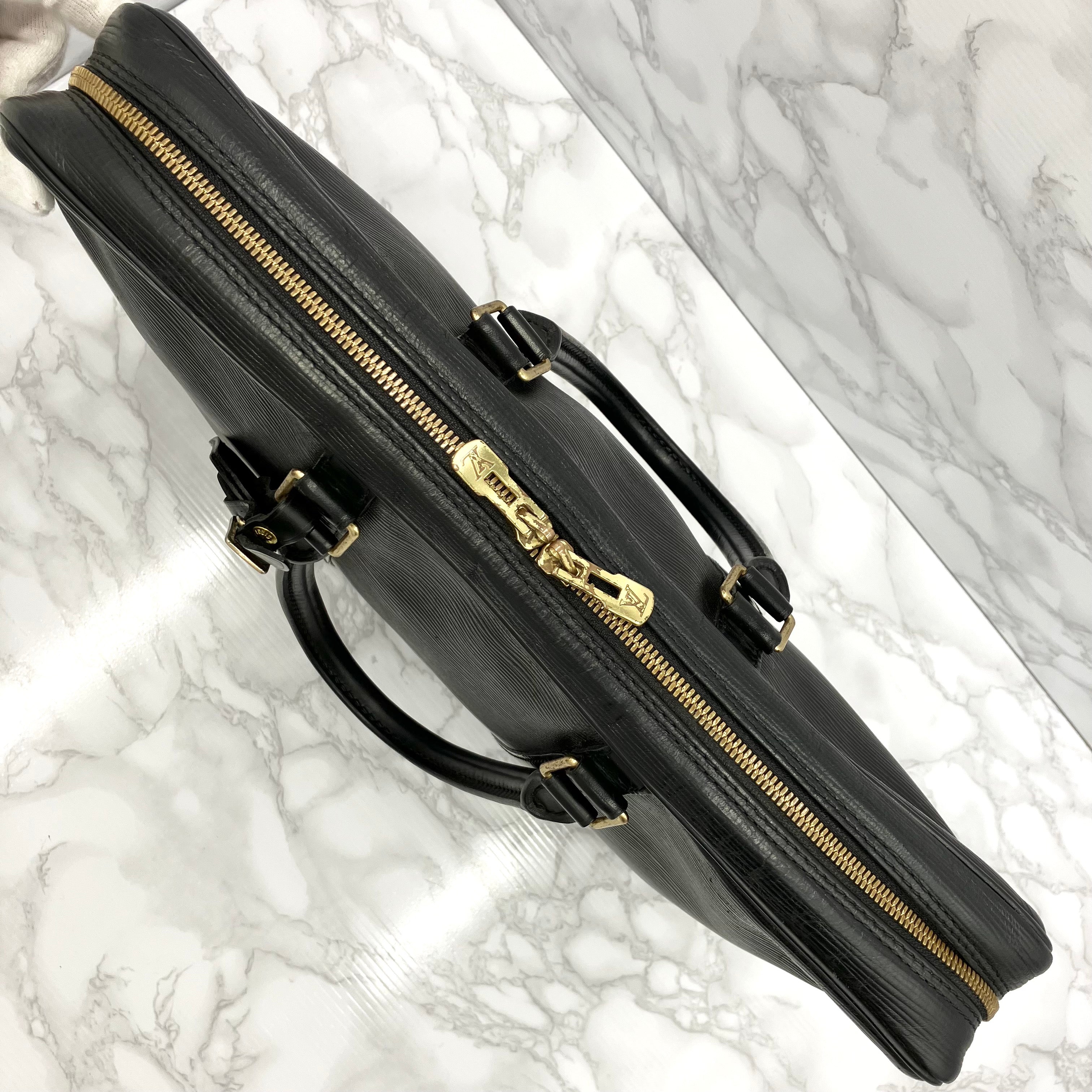 LOUIS VUITTON Epi Porte de Gumain