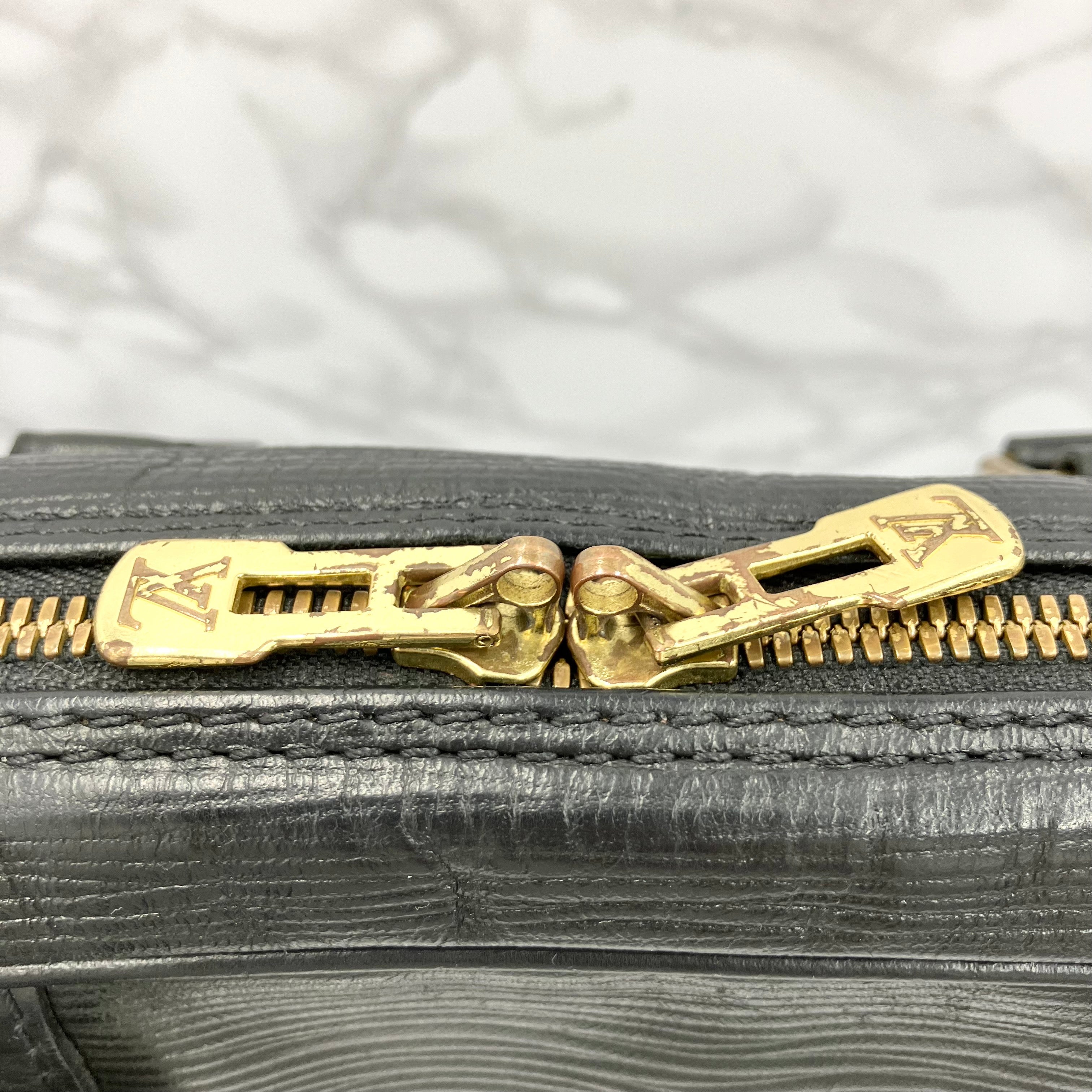 LOUIS VUITTON Epi Porte de Gumain