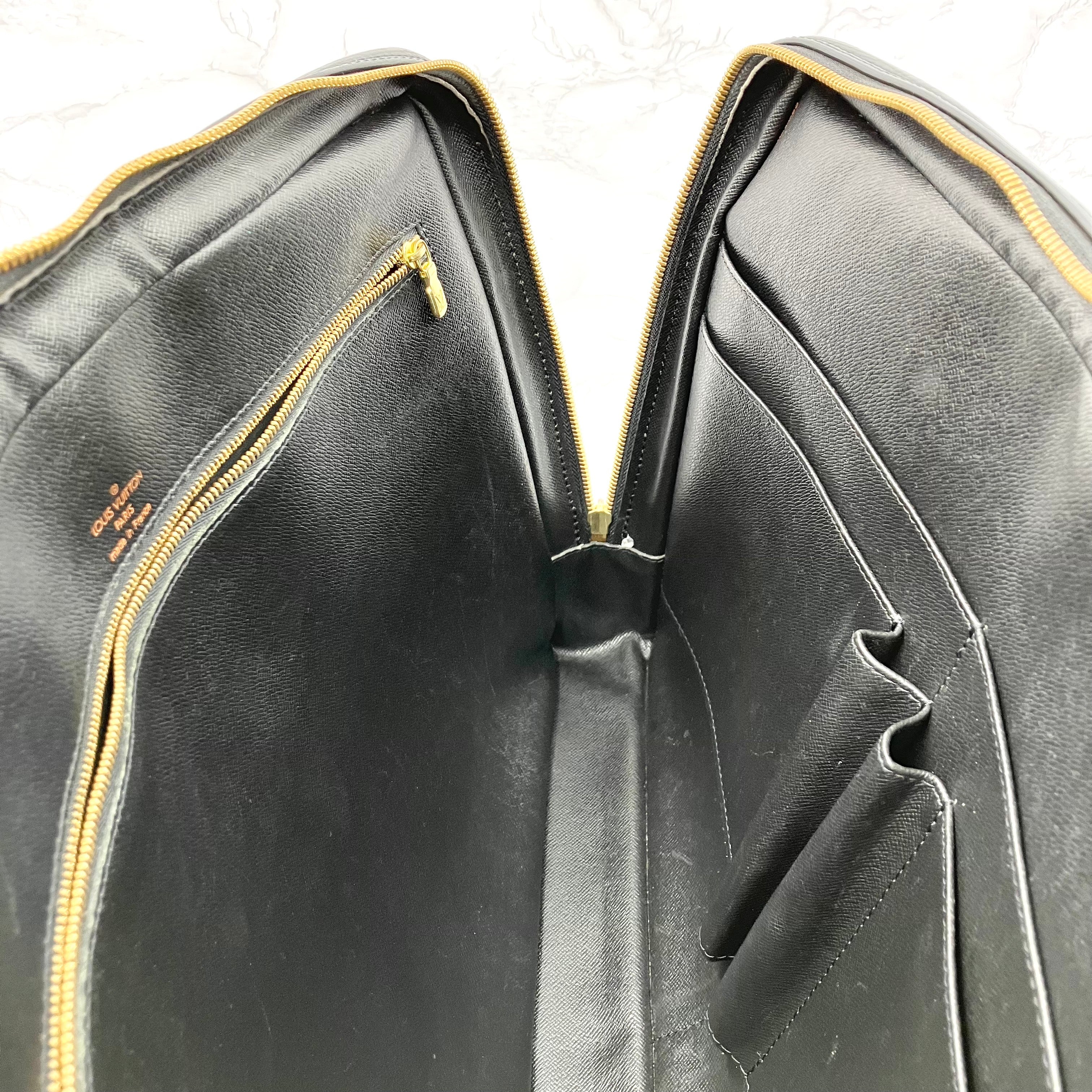 LOUIS VUITTON Epi Porte de Gumain
