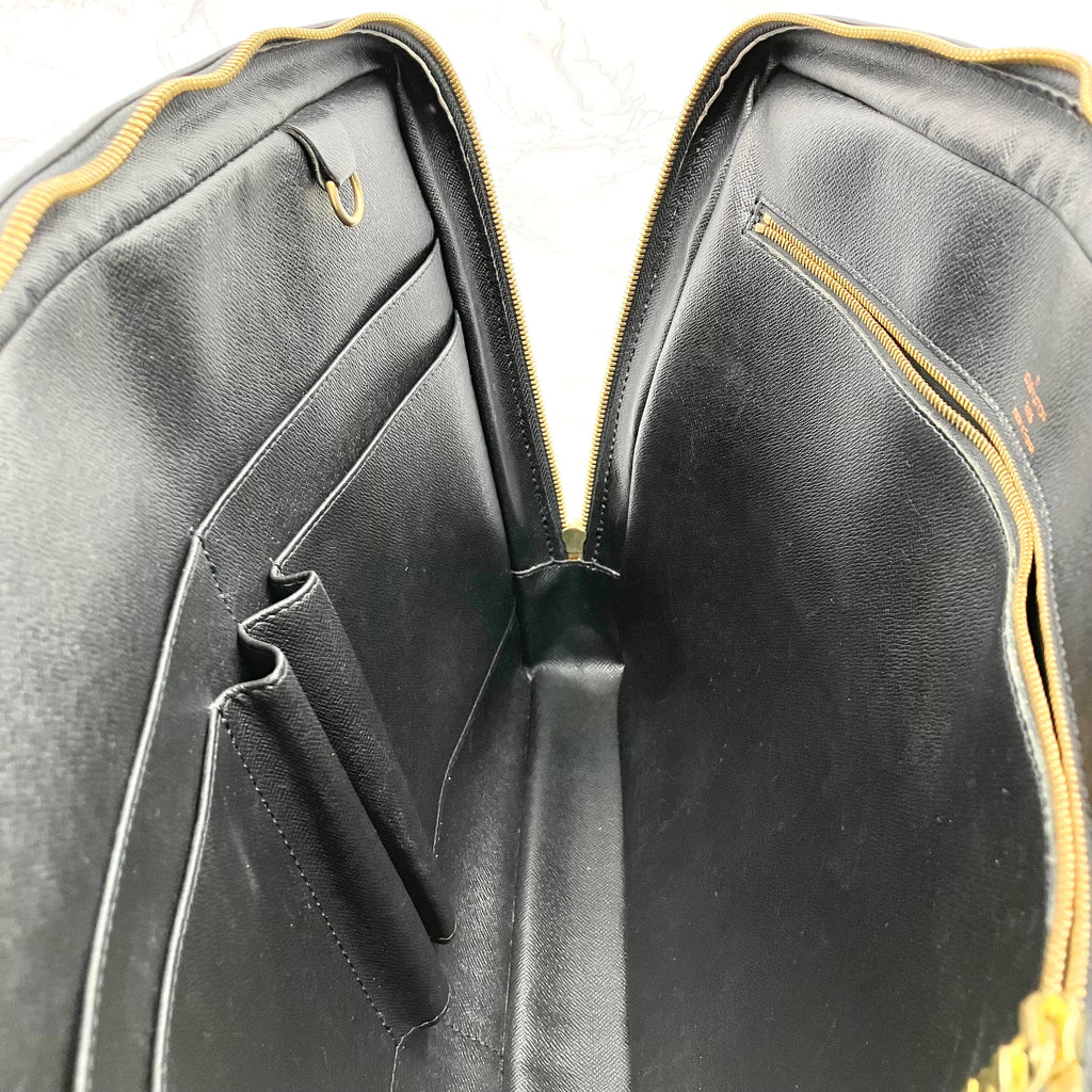 LOUIS VUITTON Epi Porte de Gumain