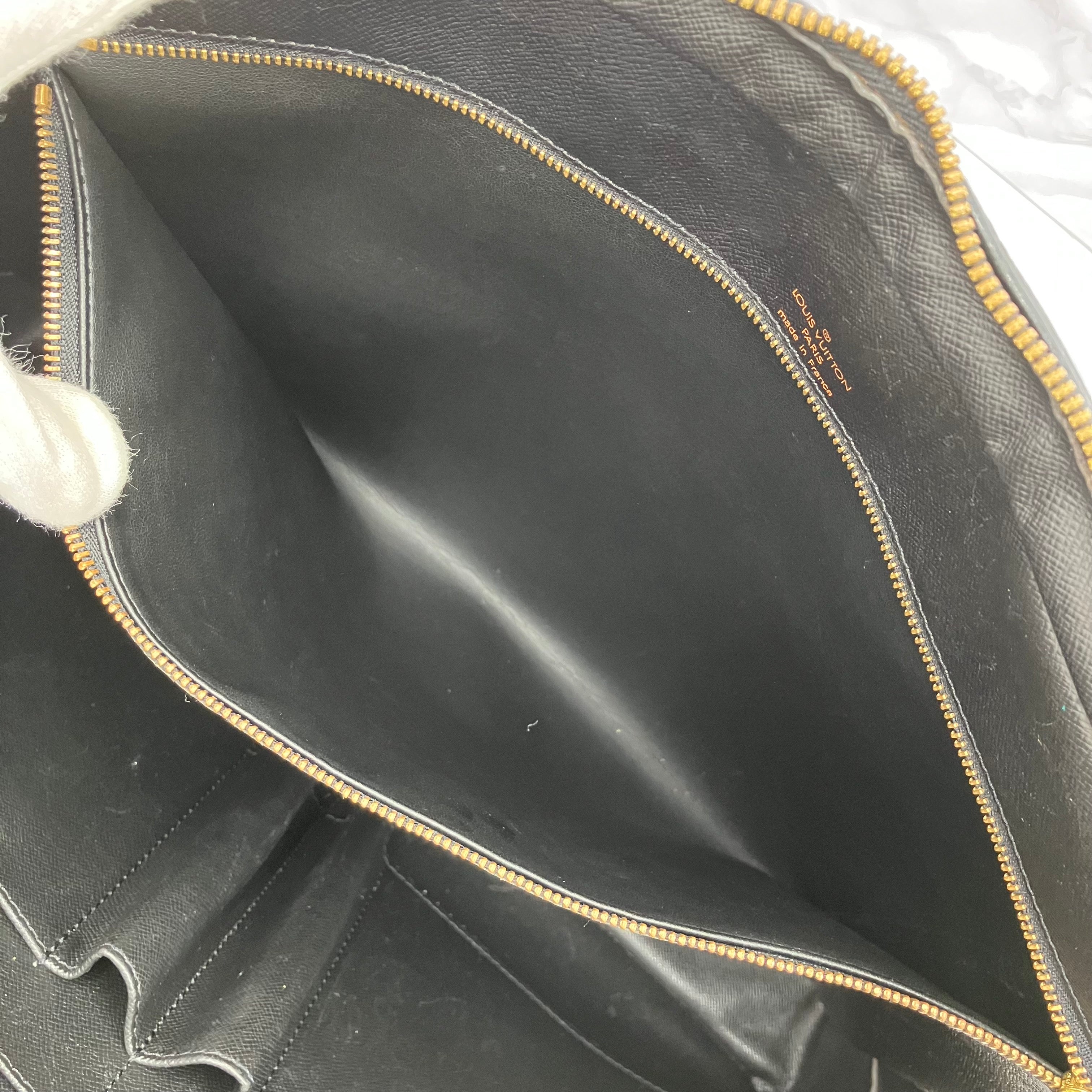LOUIS VUITTON Epi Porte de Gumain