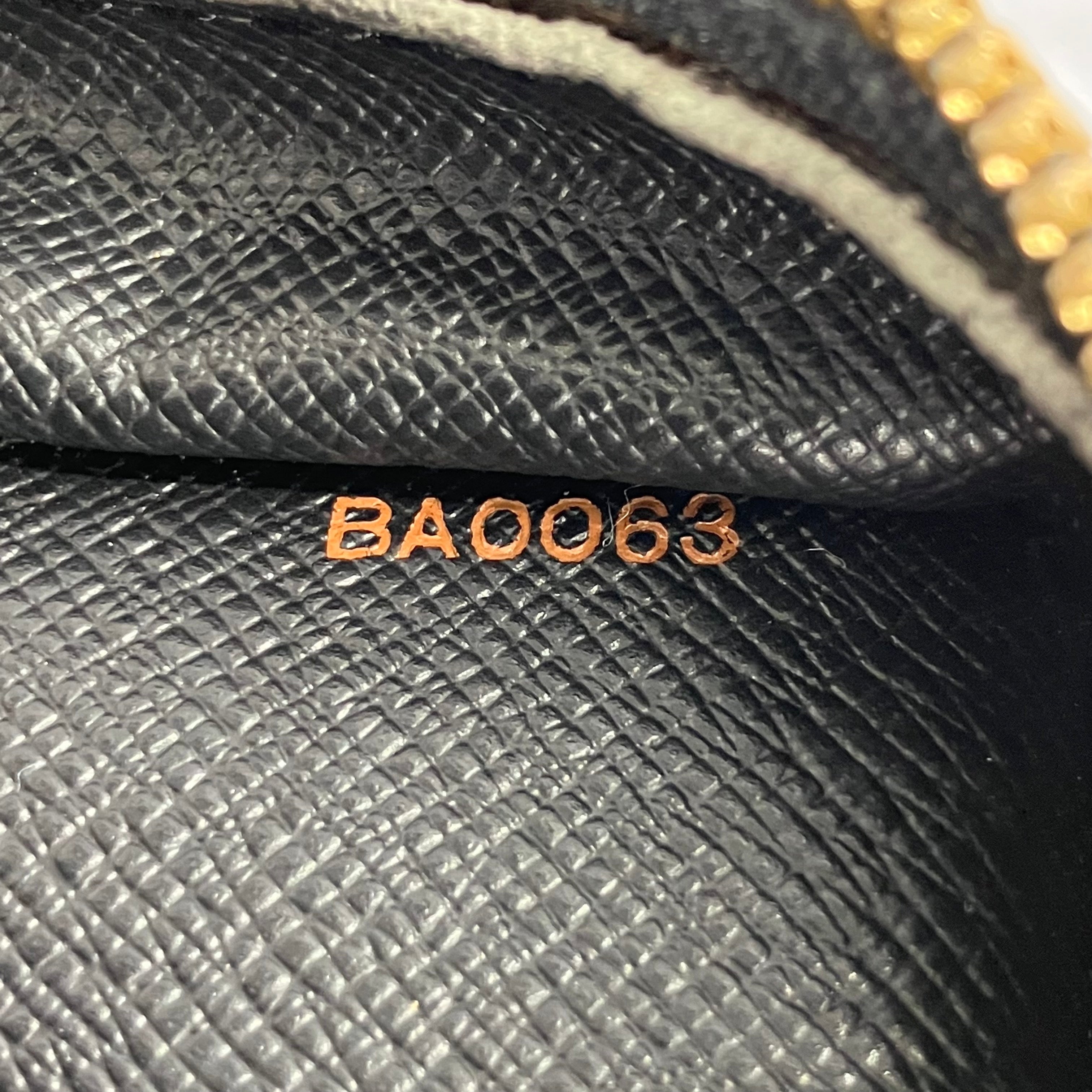 LOUIS VUITTON Epi Porte de Gumain