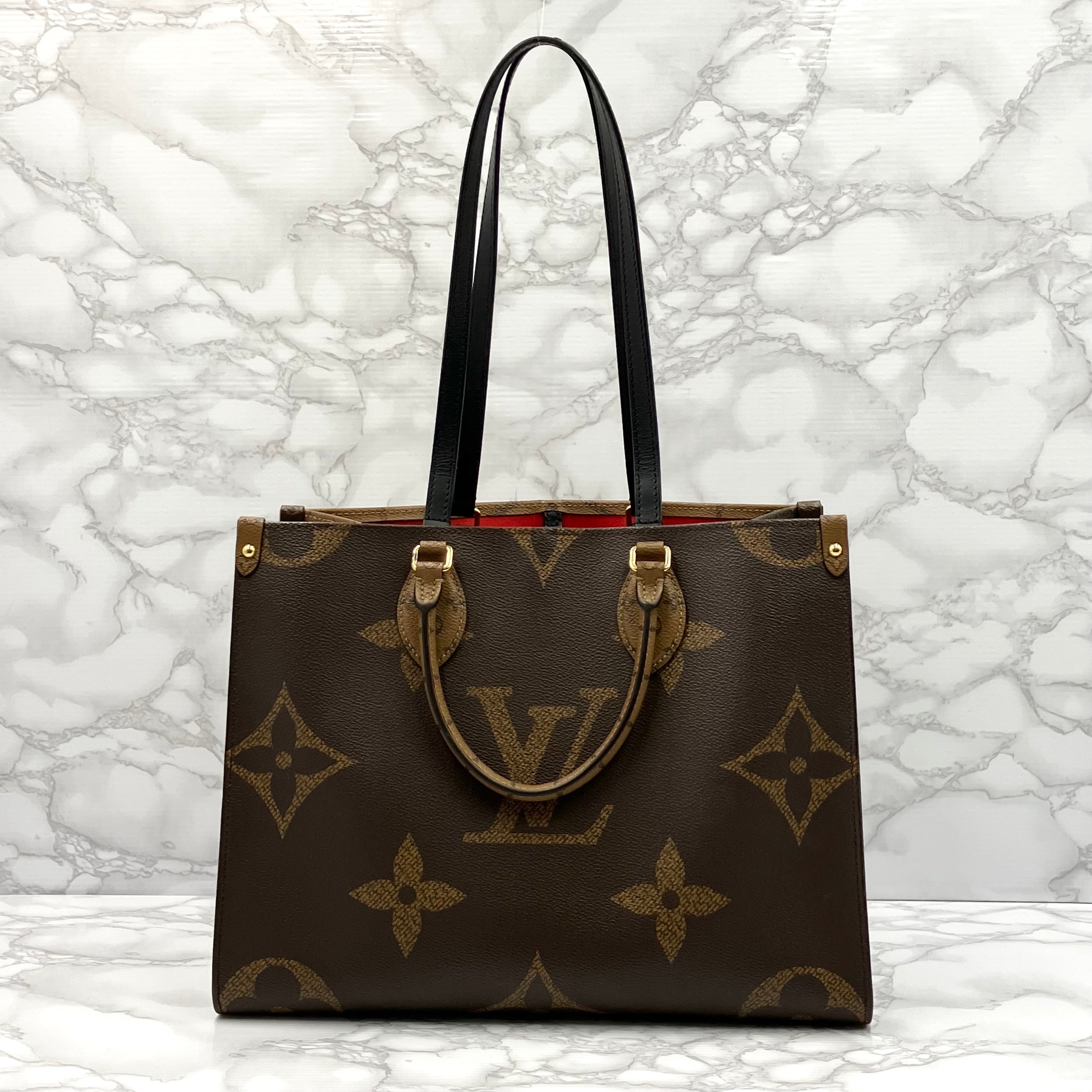 LOUIS VUITTON On The Go MM Monogram Giant Reverse