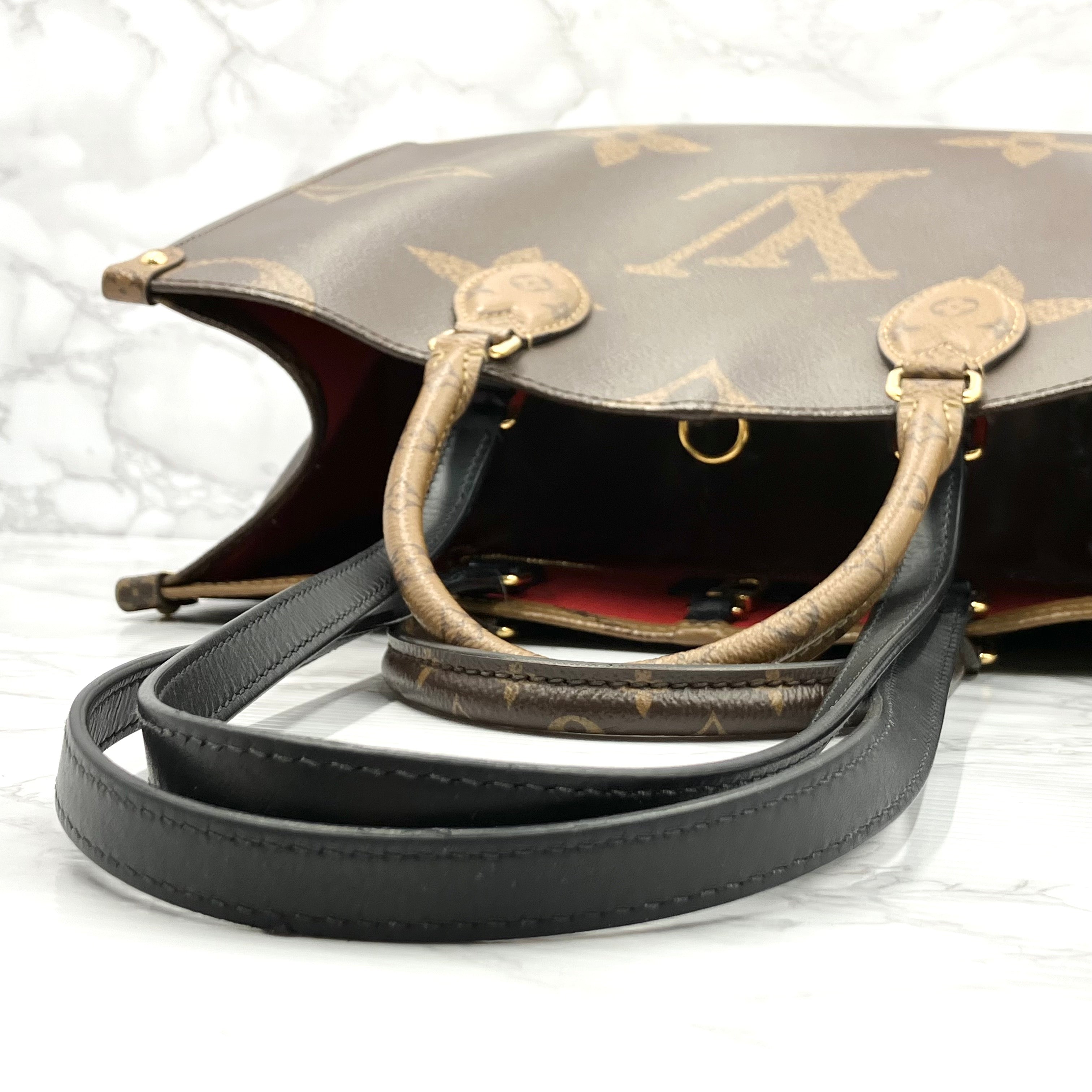 LOUIS VUITTON On The Go MM Monogram Giant Reverse