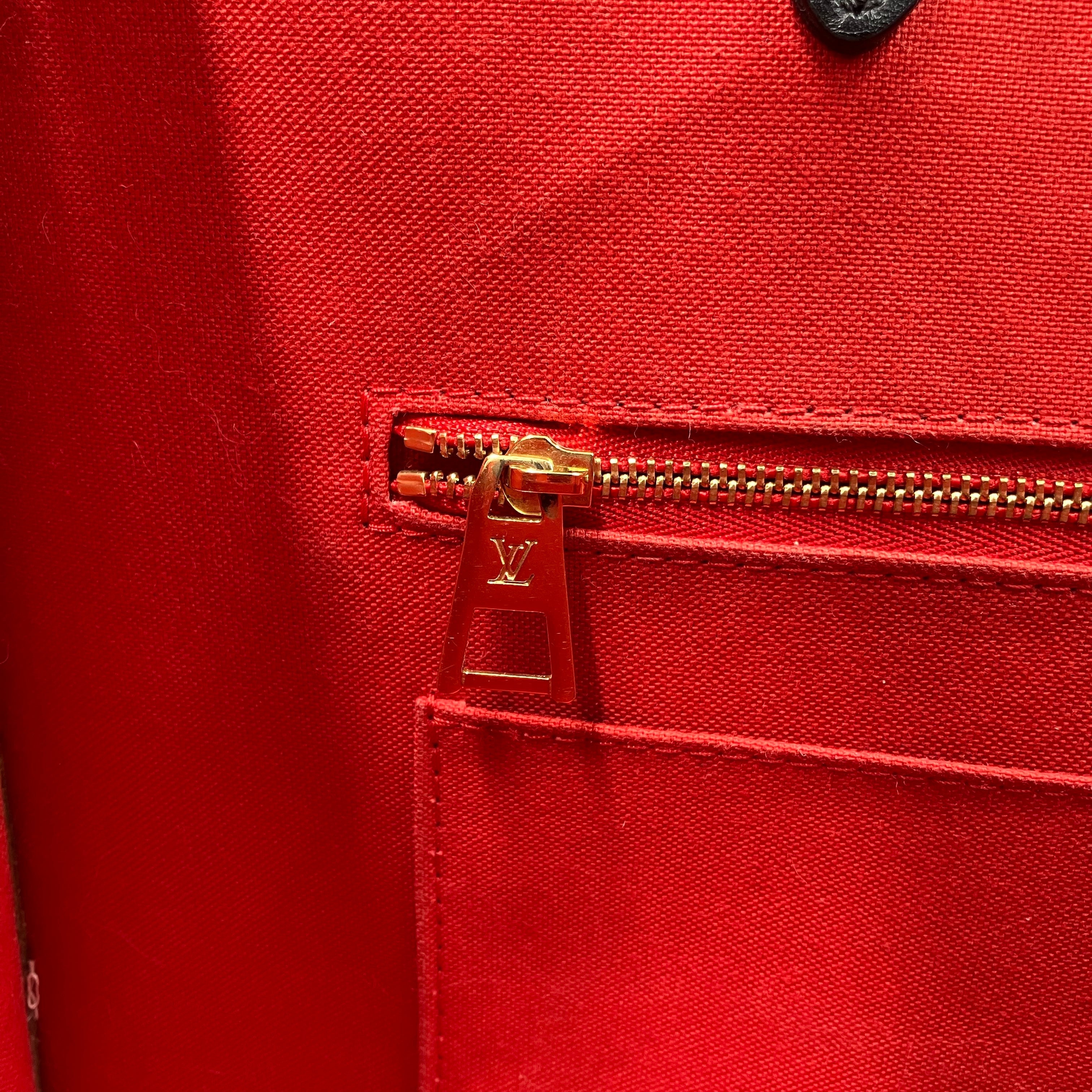 LOUIS VUITTON On The Go MM Monogram Giant Reverse