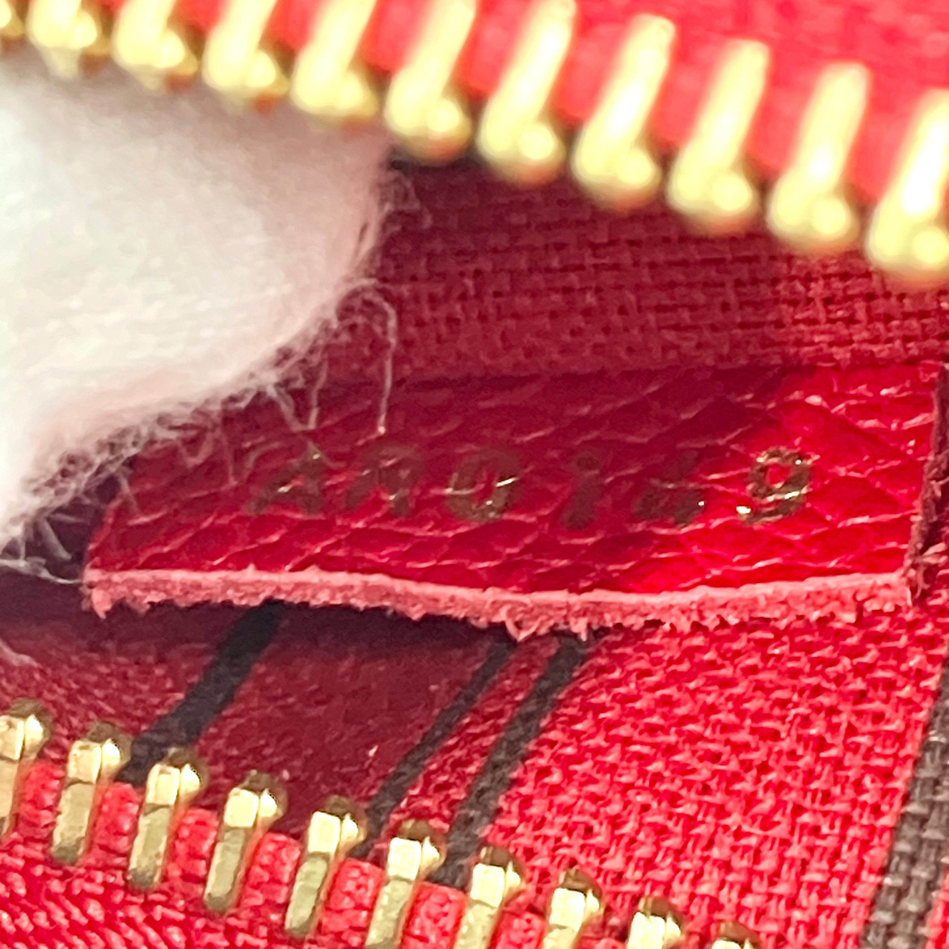 LOUIS VUITTON Amplant Metis