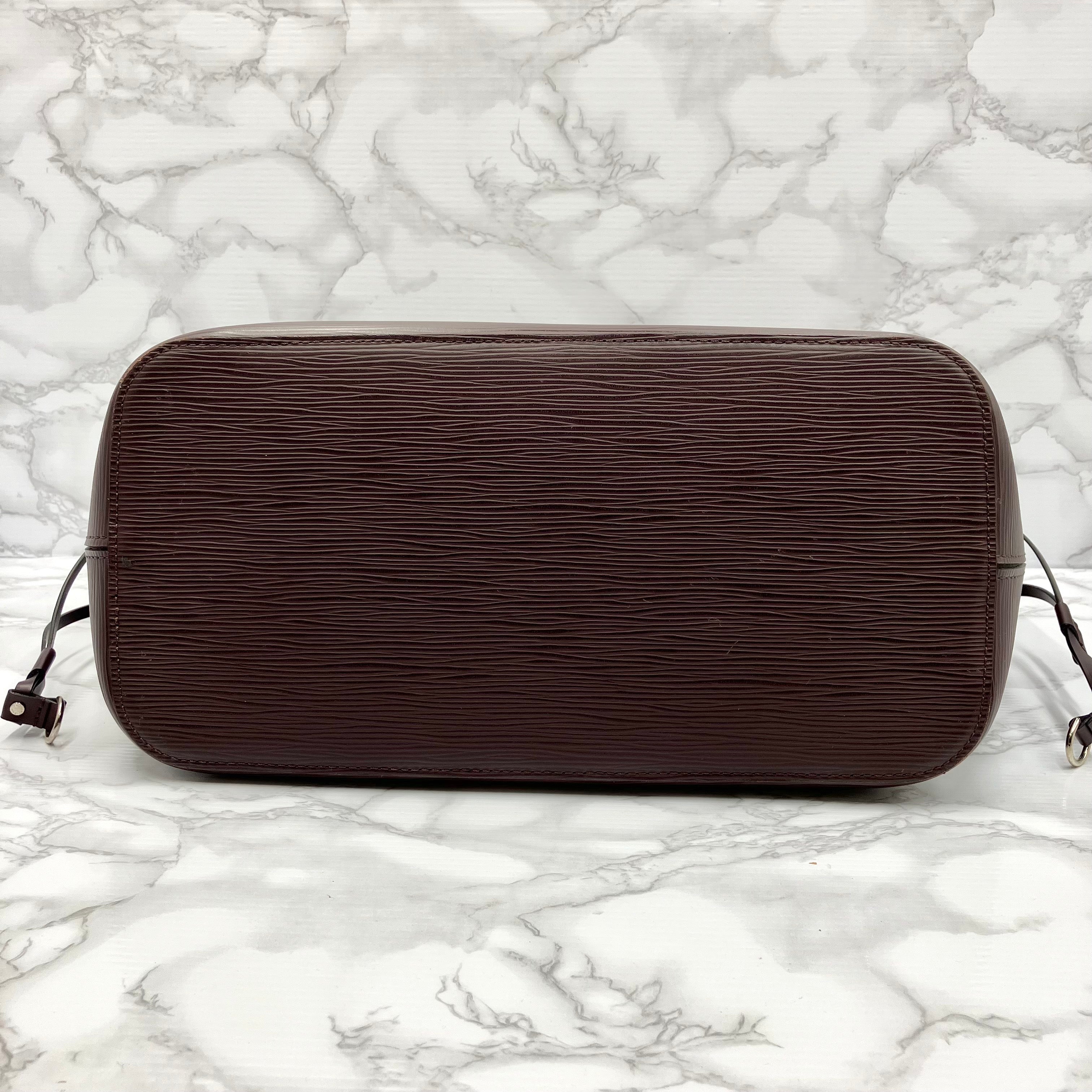 LOUIS VUITTON Epi Neverfull MM fuchsia