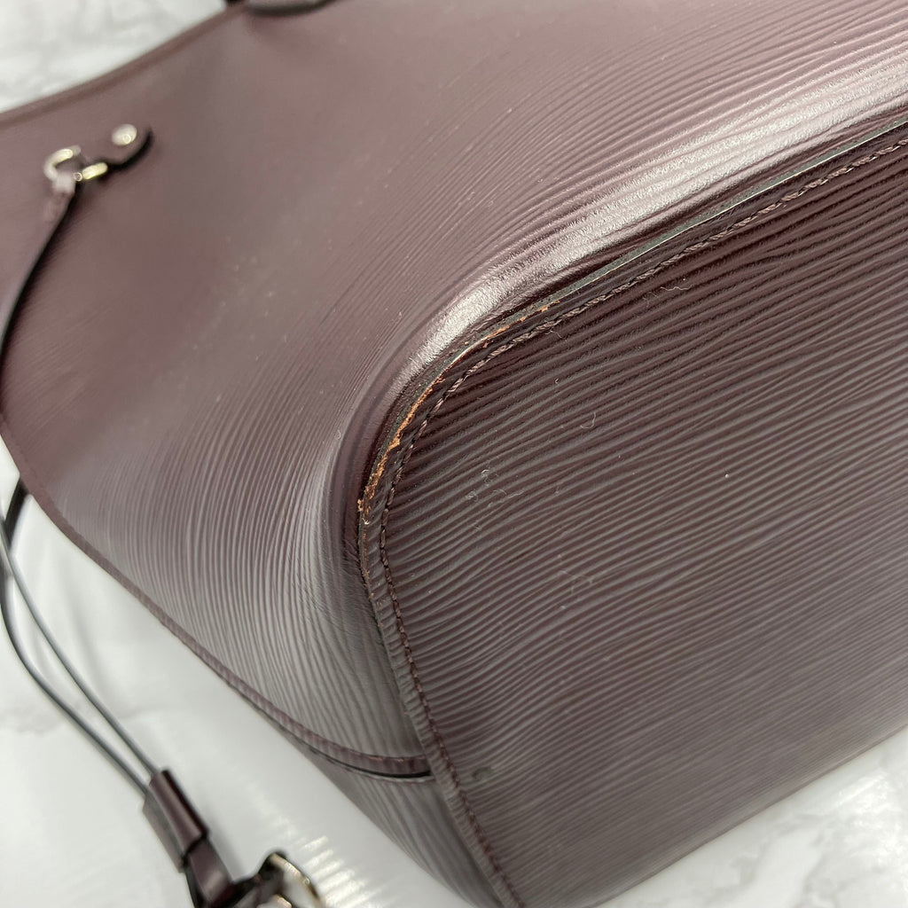 LOUIS VUITTON Epi Neverfull MM fuchsia