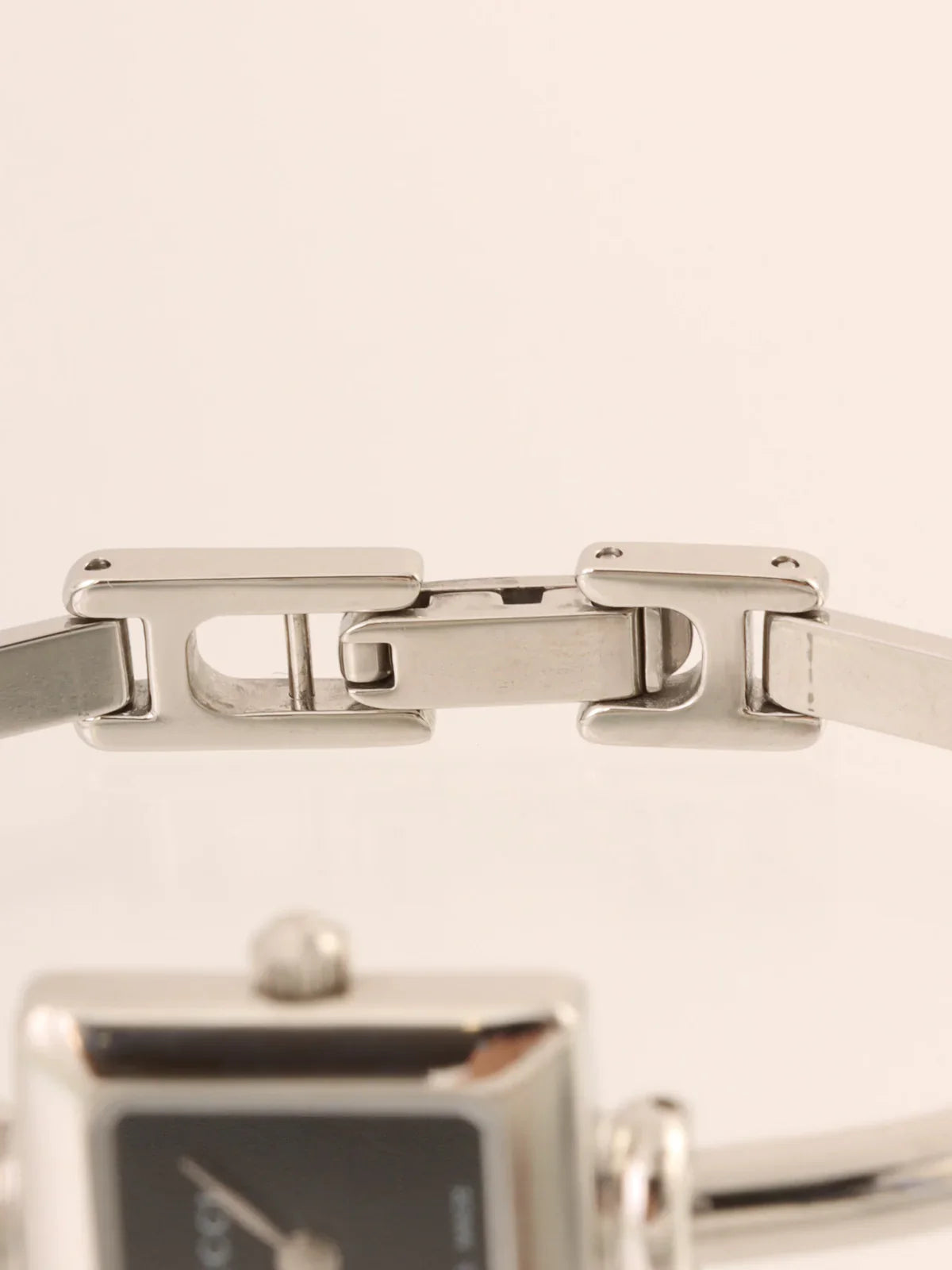 GUCCI Square Face Logo Bangle Watch Silver/Black