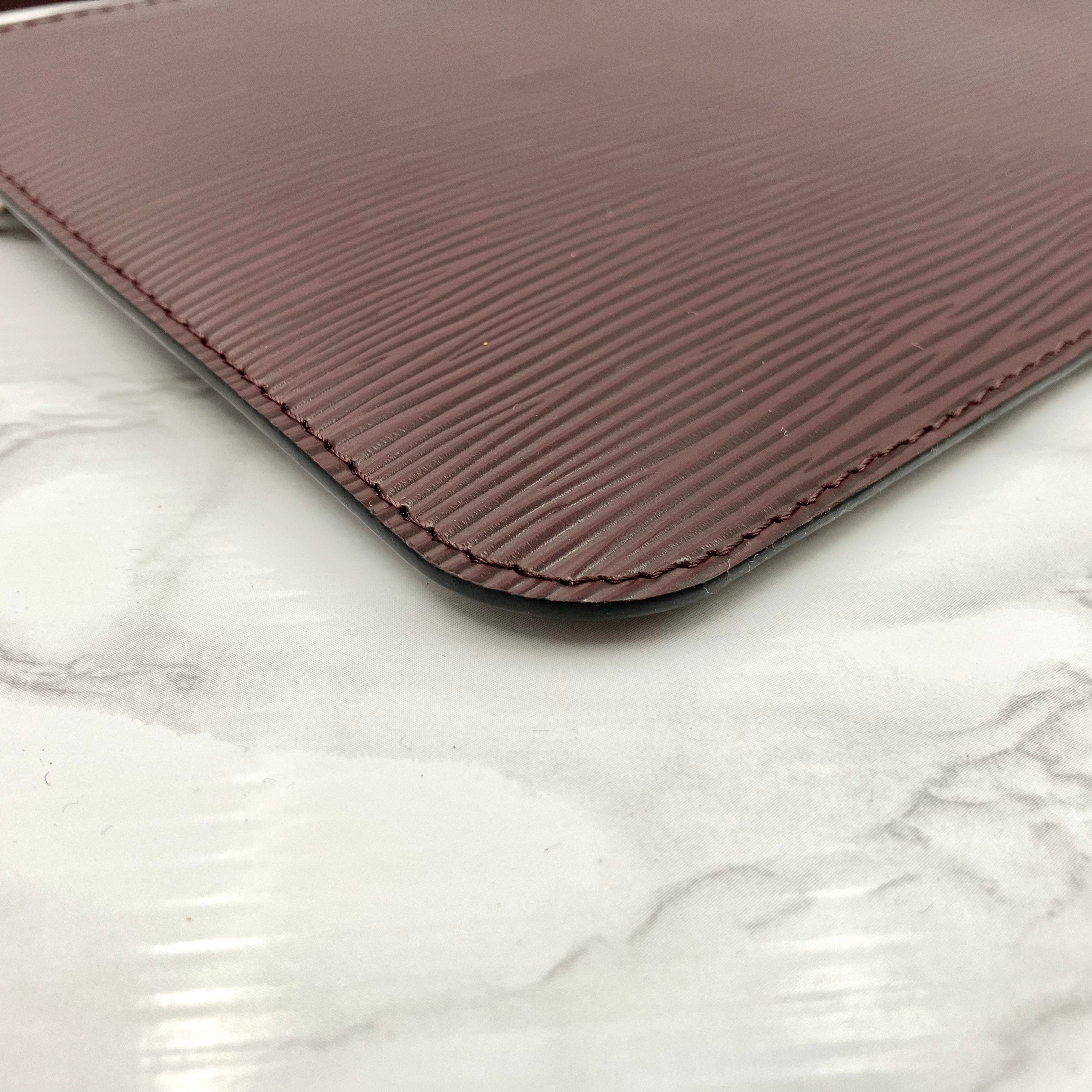 LOUIS VUITTON Epi Neverfull MM fuchsia