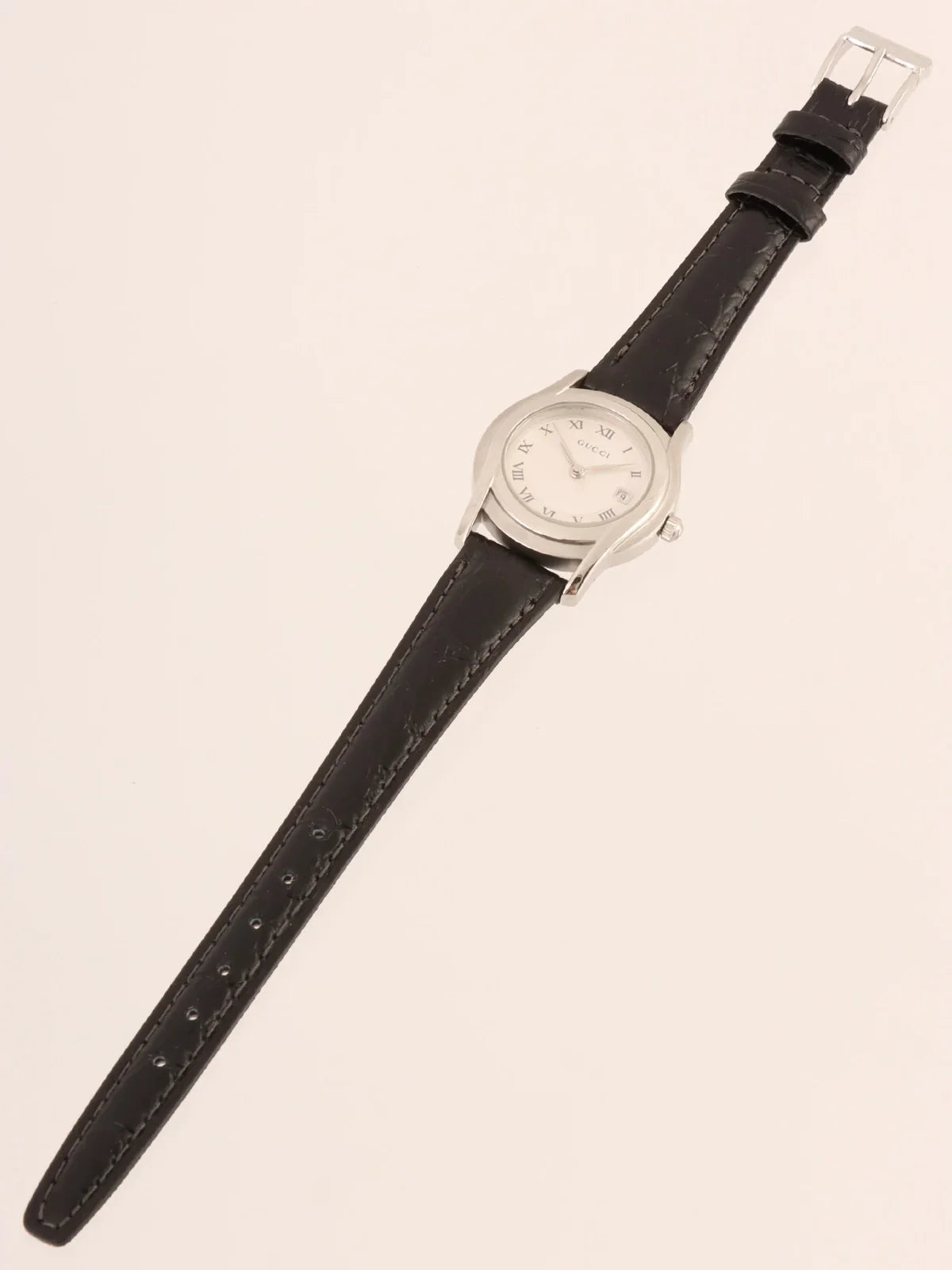 GUCCI Round Logo Face Watch Silver/Black
