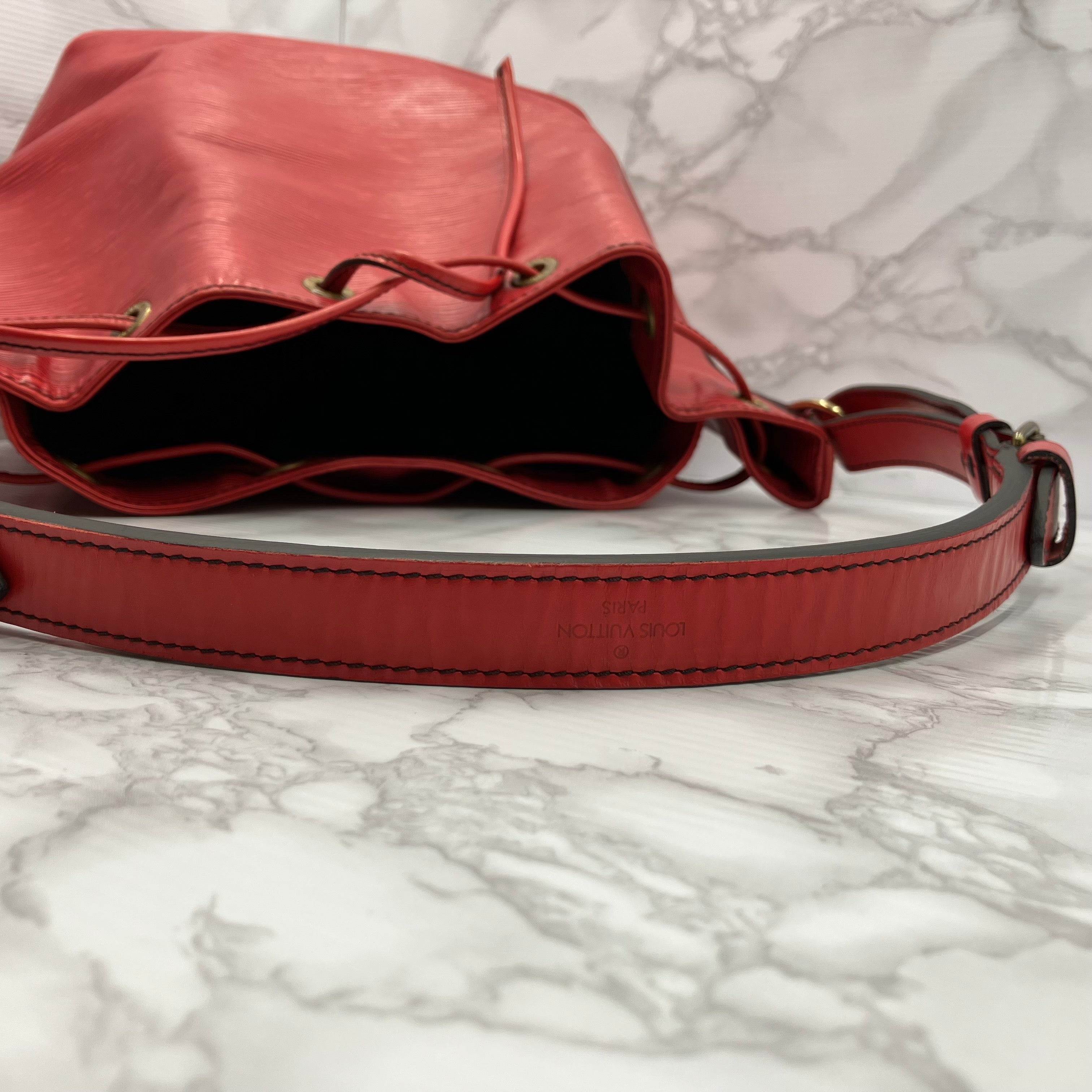 LOUIS VUITTON Epi petit noé