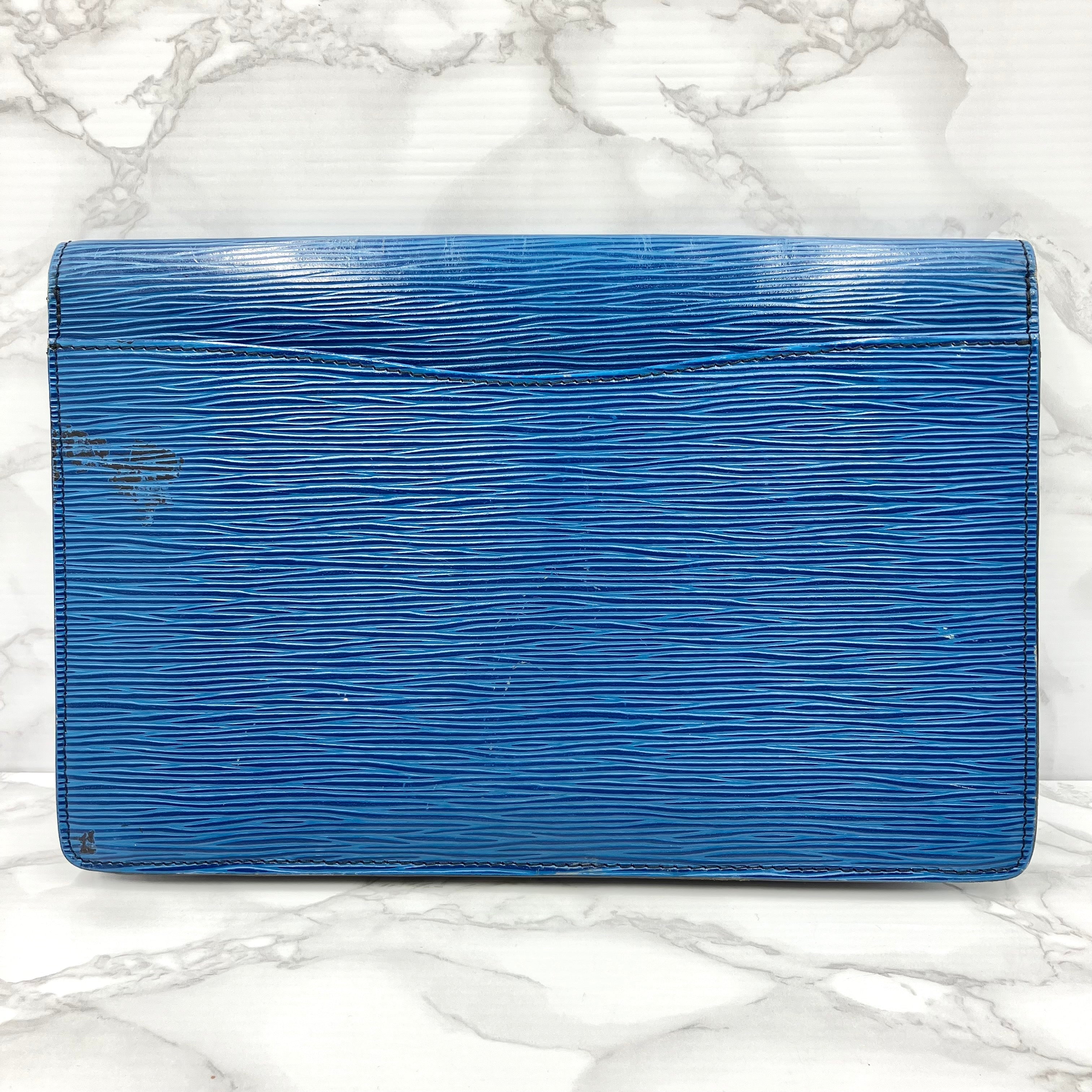 LOUIS VUITTON Epi clutch bag
