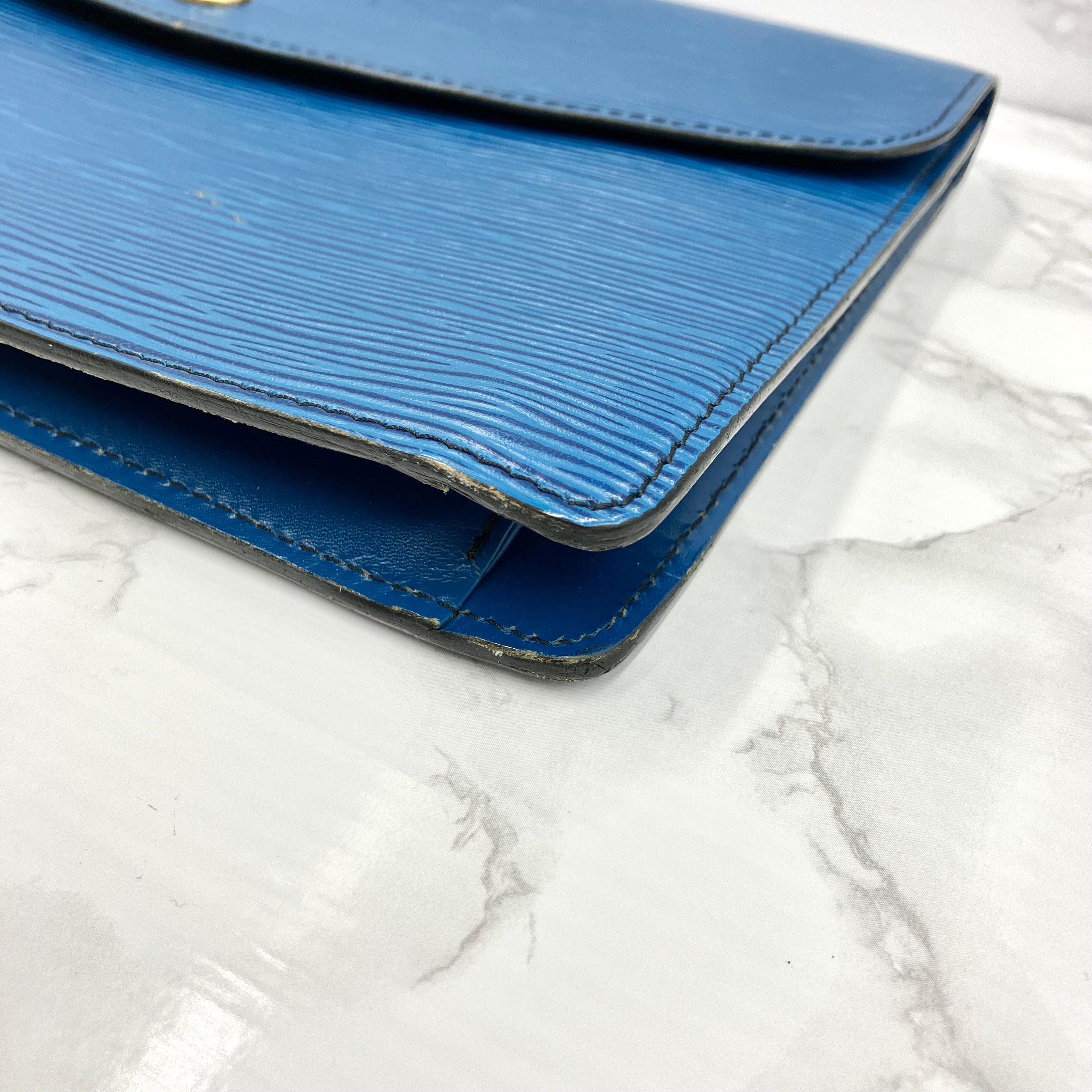 LOUIS VUITTON Epi clutch bag