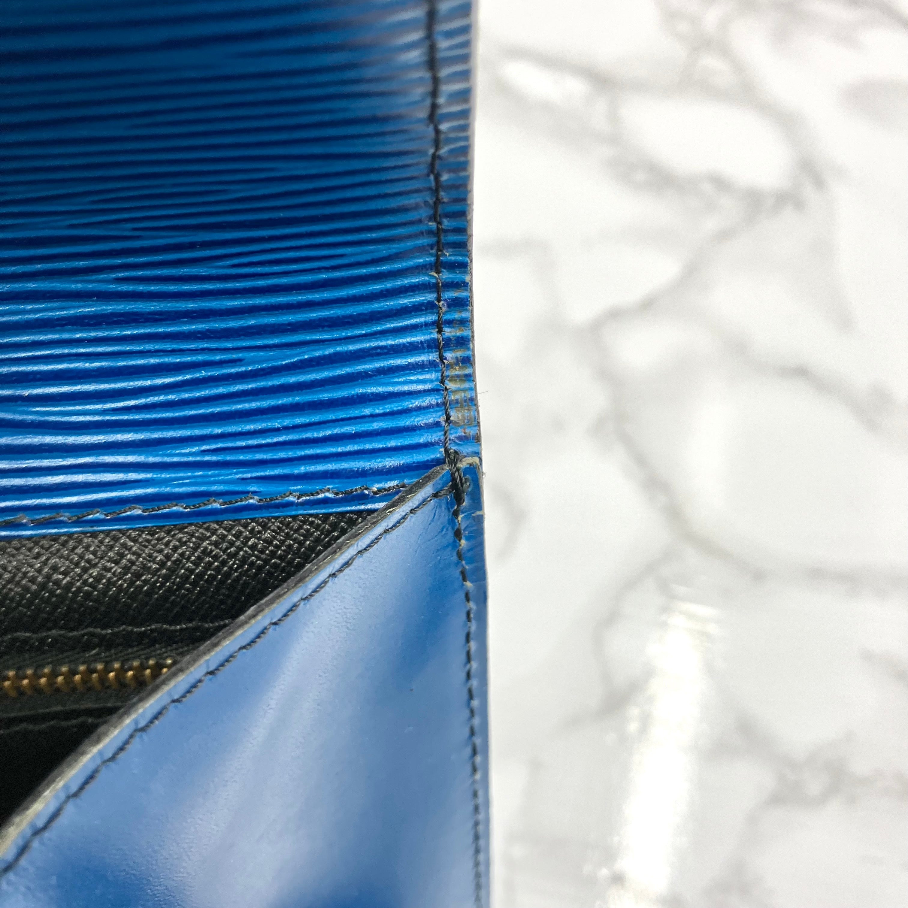 LOUIS VUITTON Epi clutch bag
