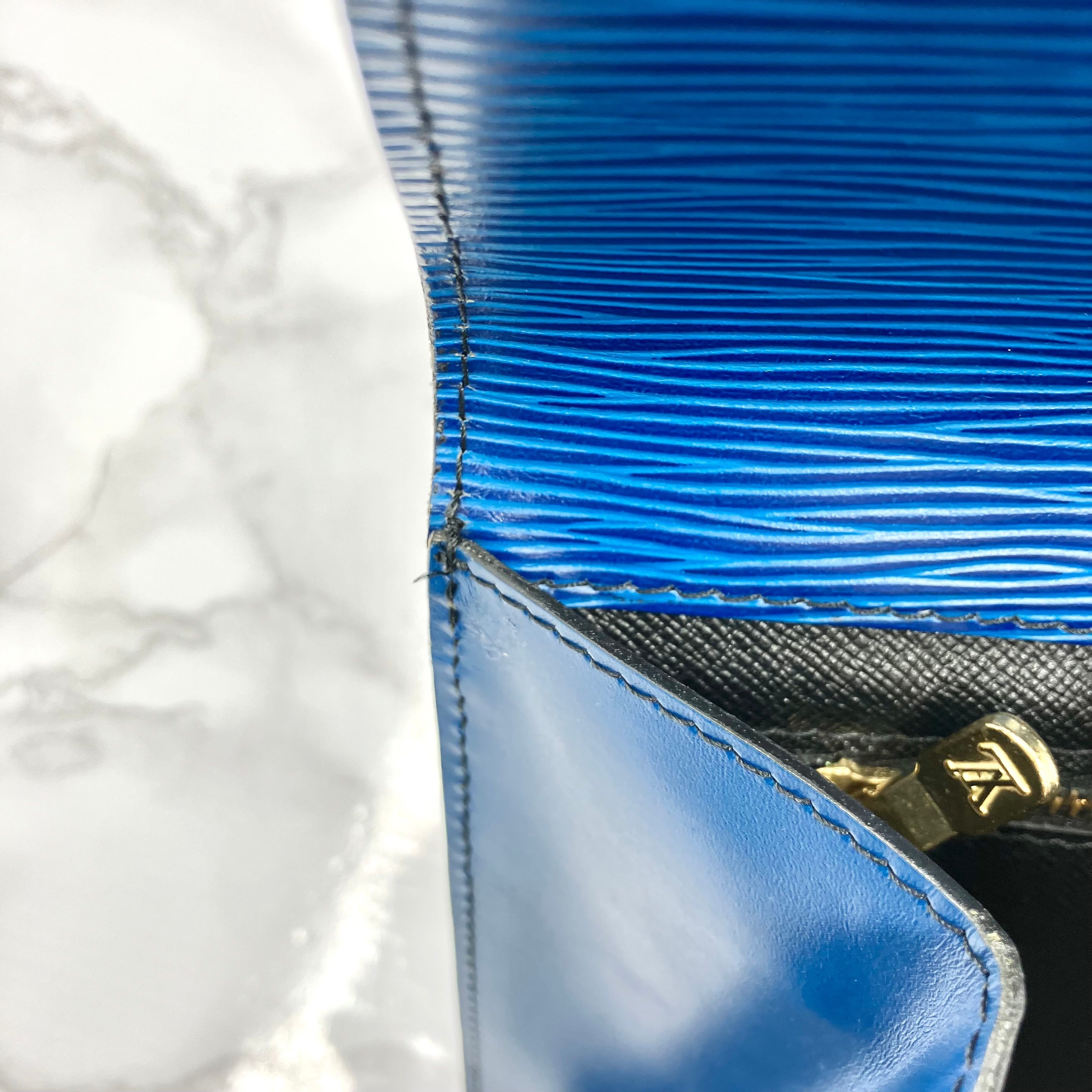 LOUIS VUITTON Epi clutch bag