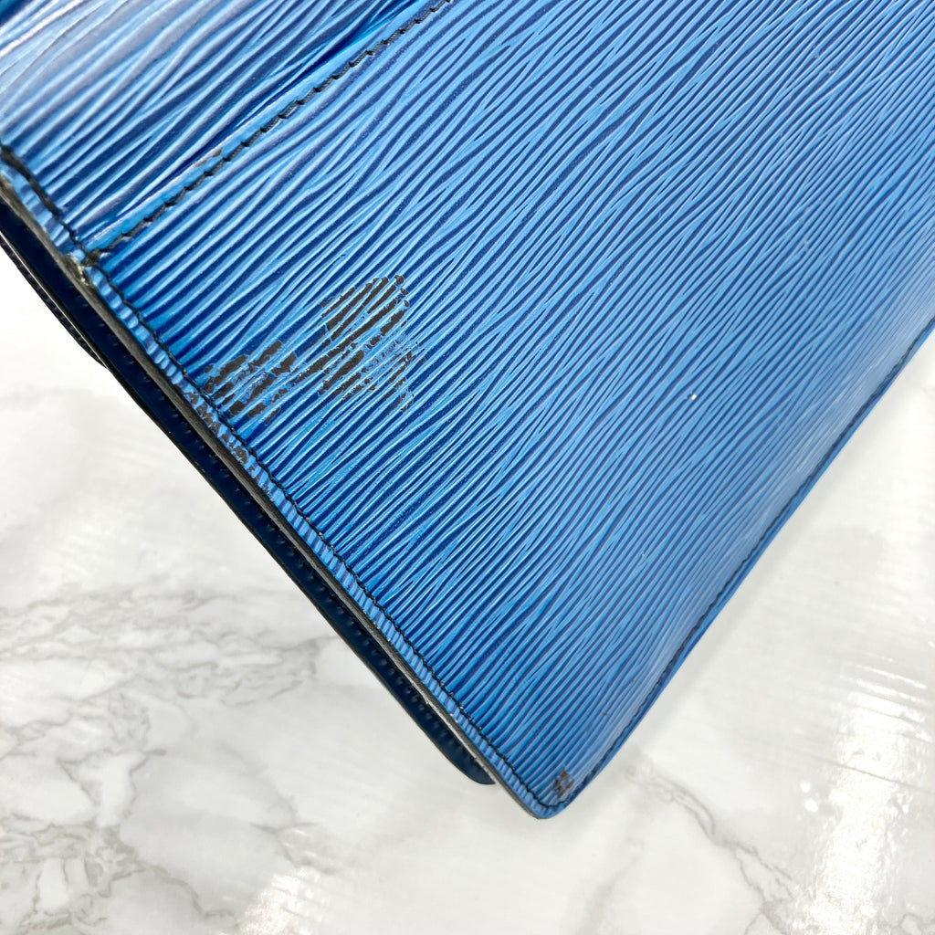 LOUIS VUITTON Epi clutch bag