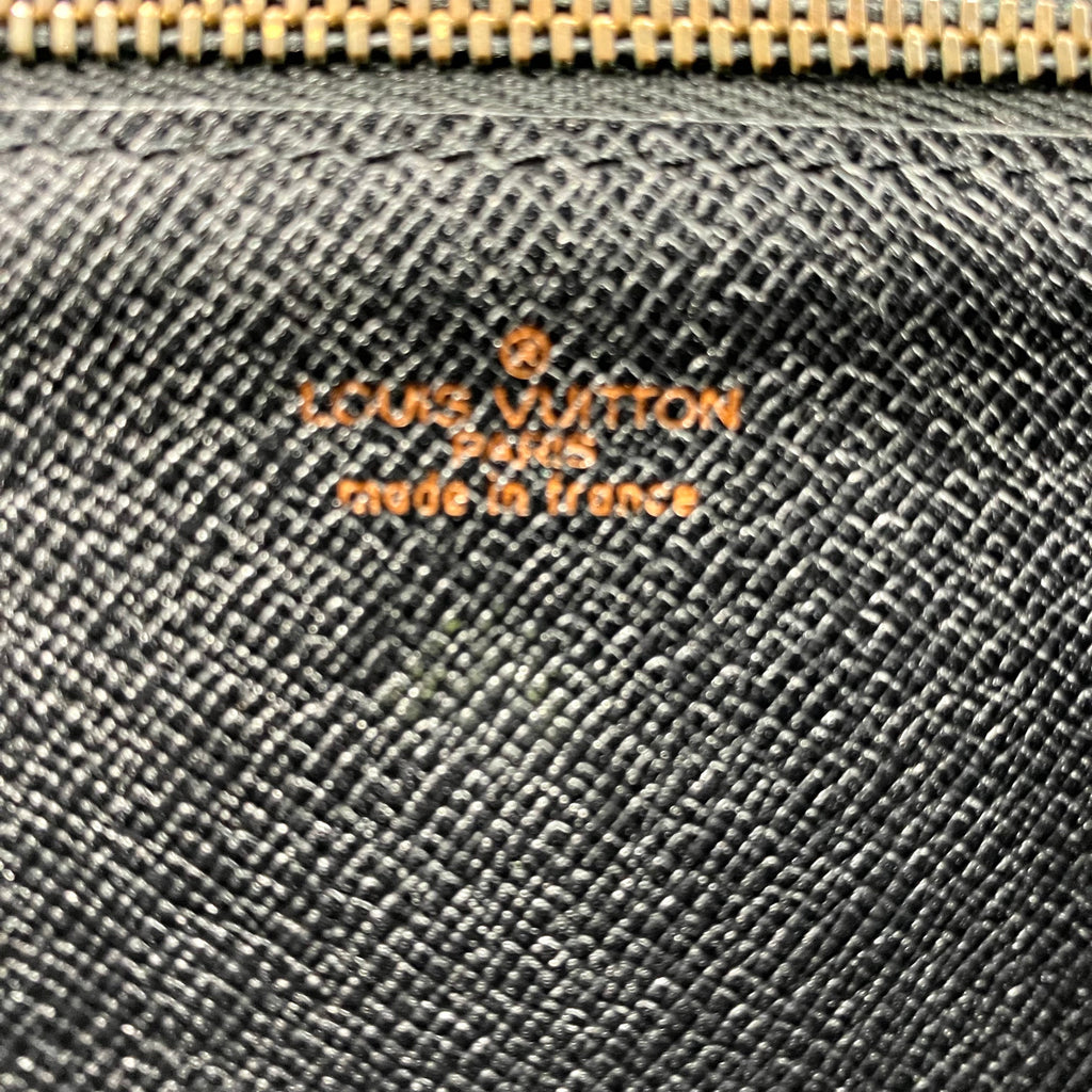 LOUIS VUITTON Epi clutch bag
