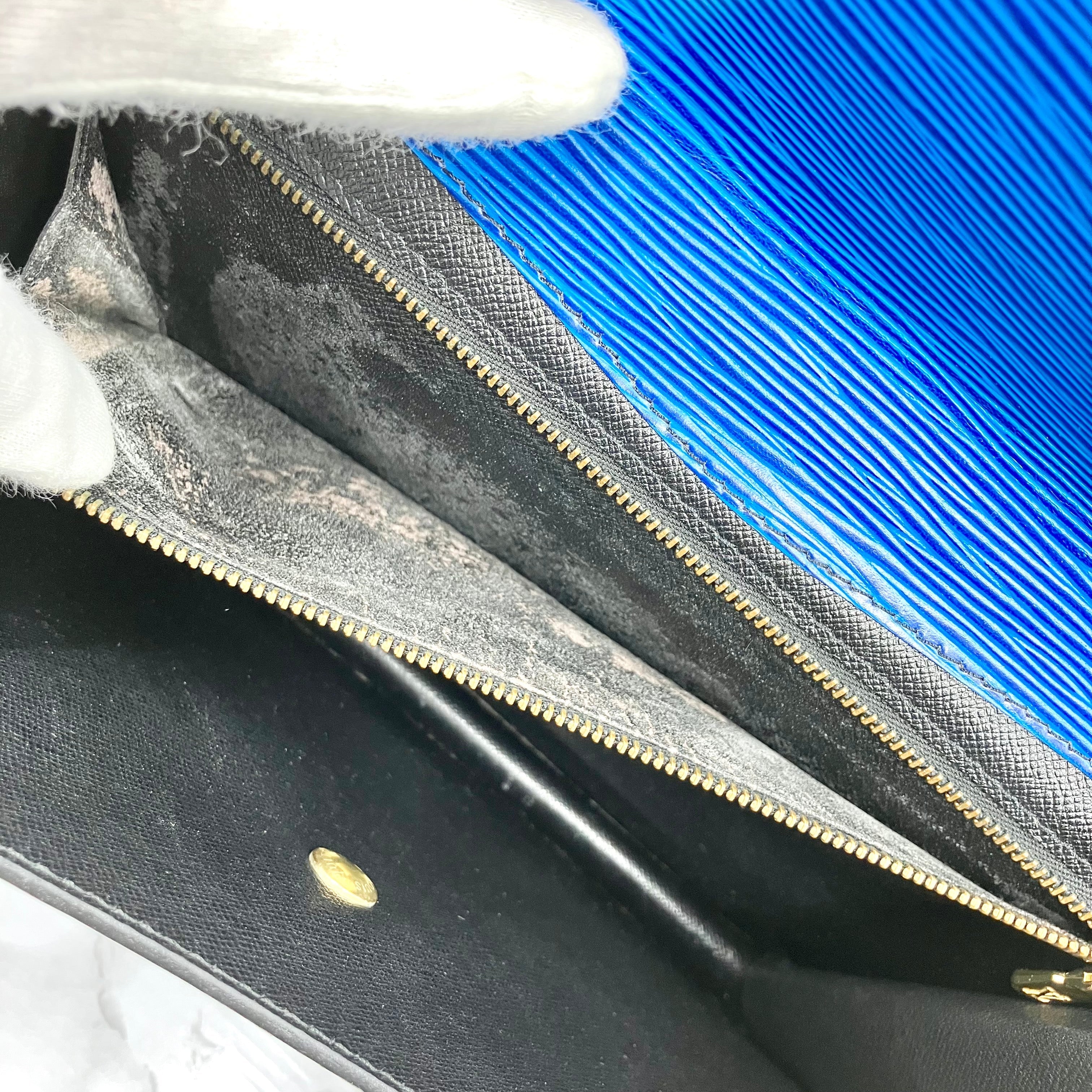 LOUIS VUITTON Epi clutch bag