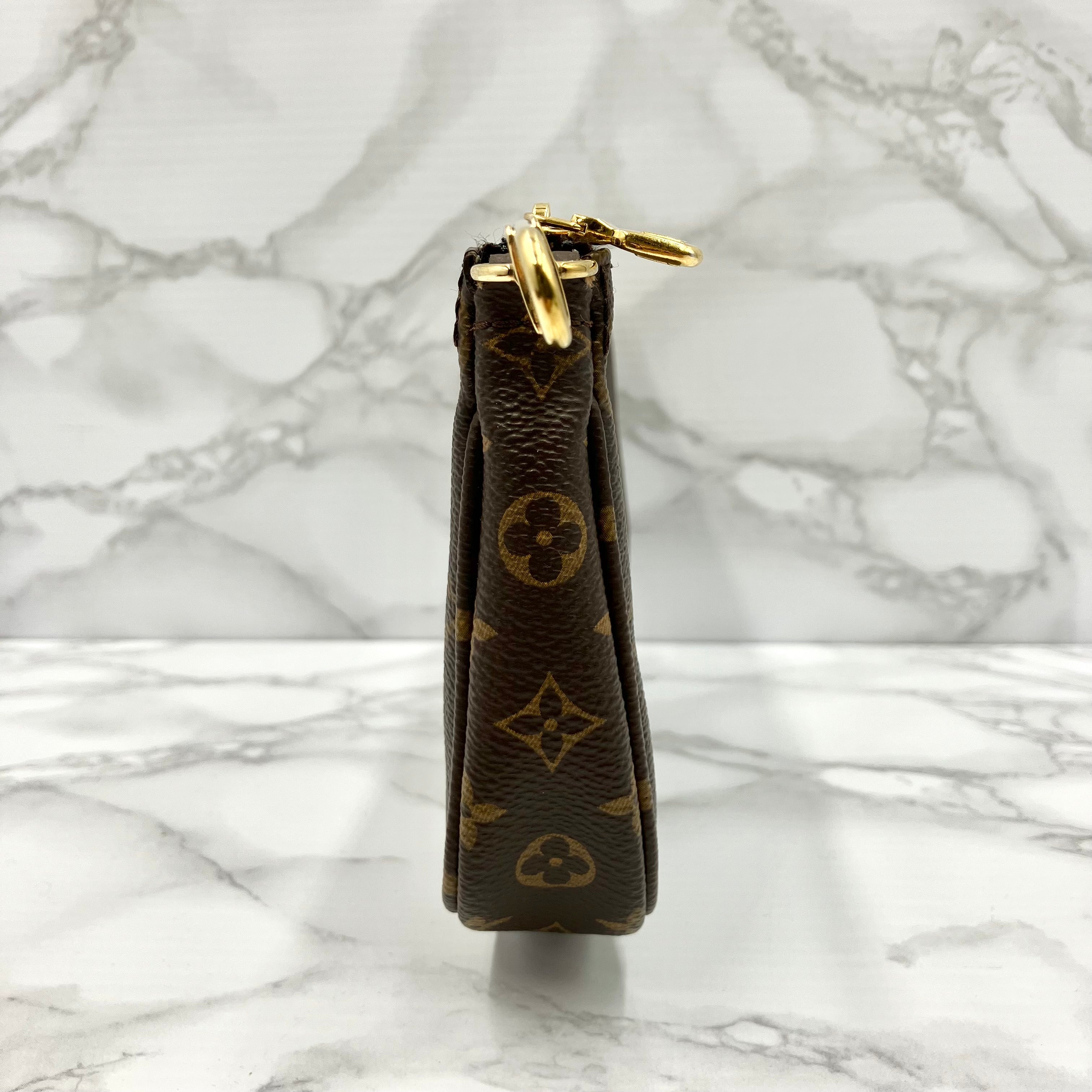 LOUIS VUITTON Monogram Mürti Pochette
