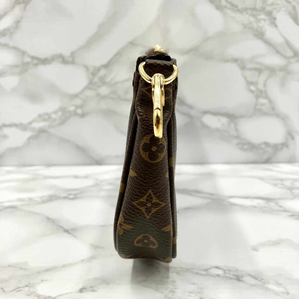 LOUIS VUITTON Monogram Mürti Pochette