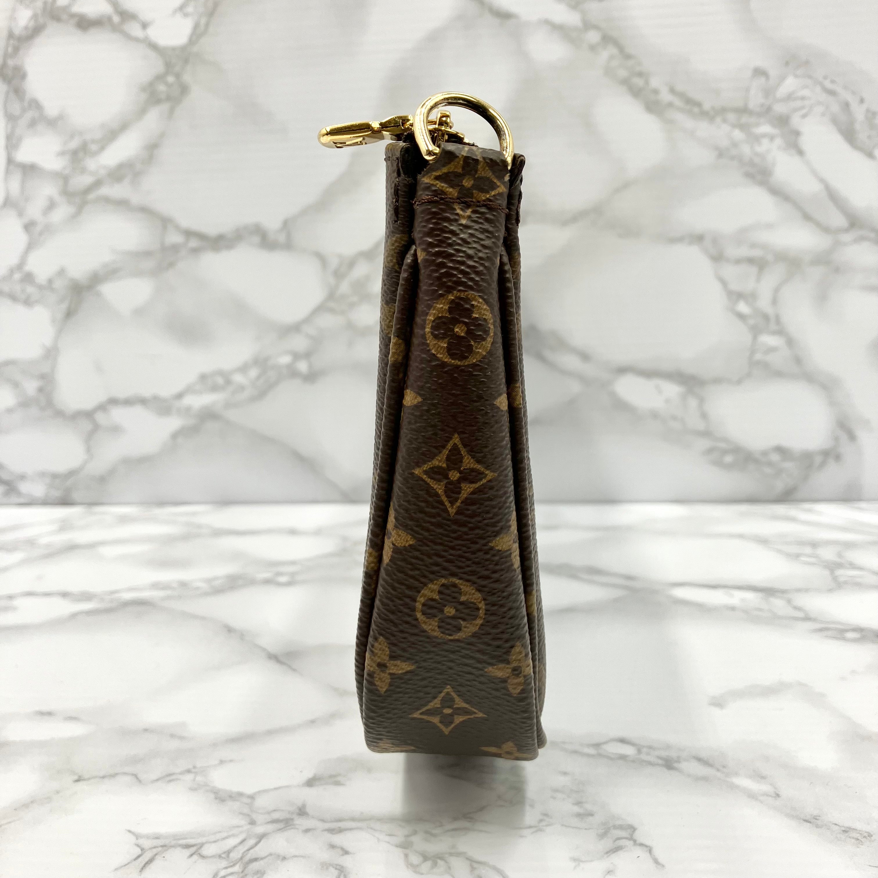 LOUIS VUITTON Monogram Mürti Pochette