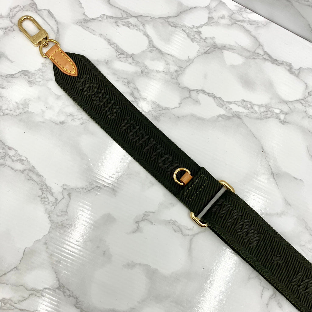 LOUIS VUITTON Monogram Mürti Pochette