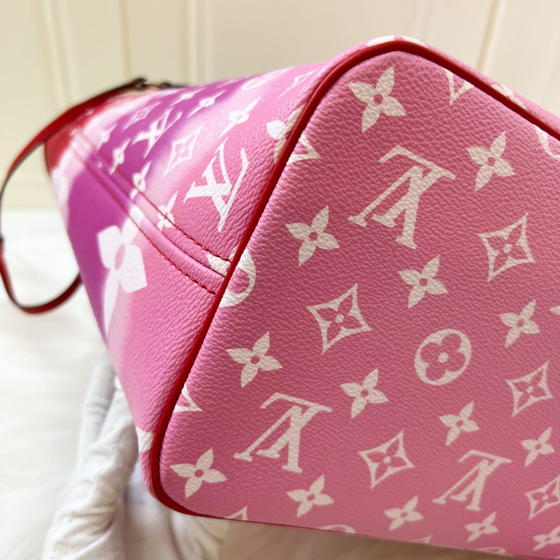 LV Neverfull MM with Detachable Pouch in Red / Pink Escale Monogram Canvas SHW